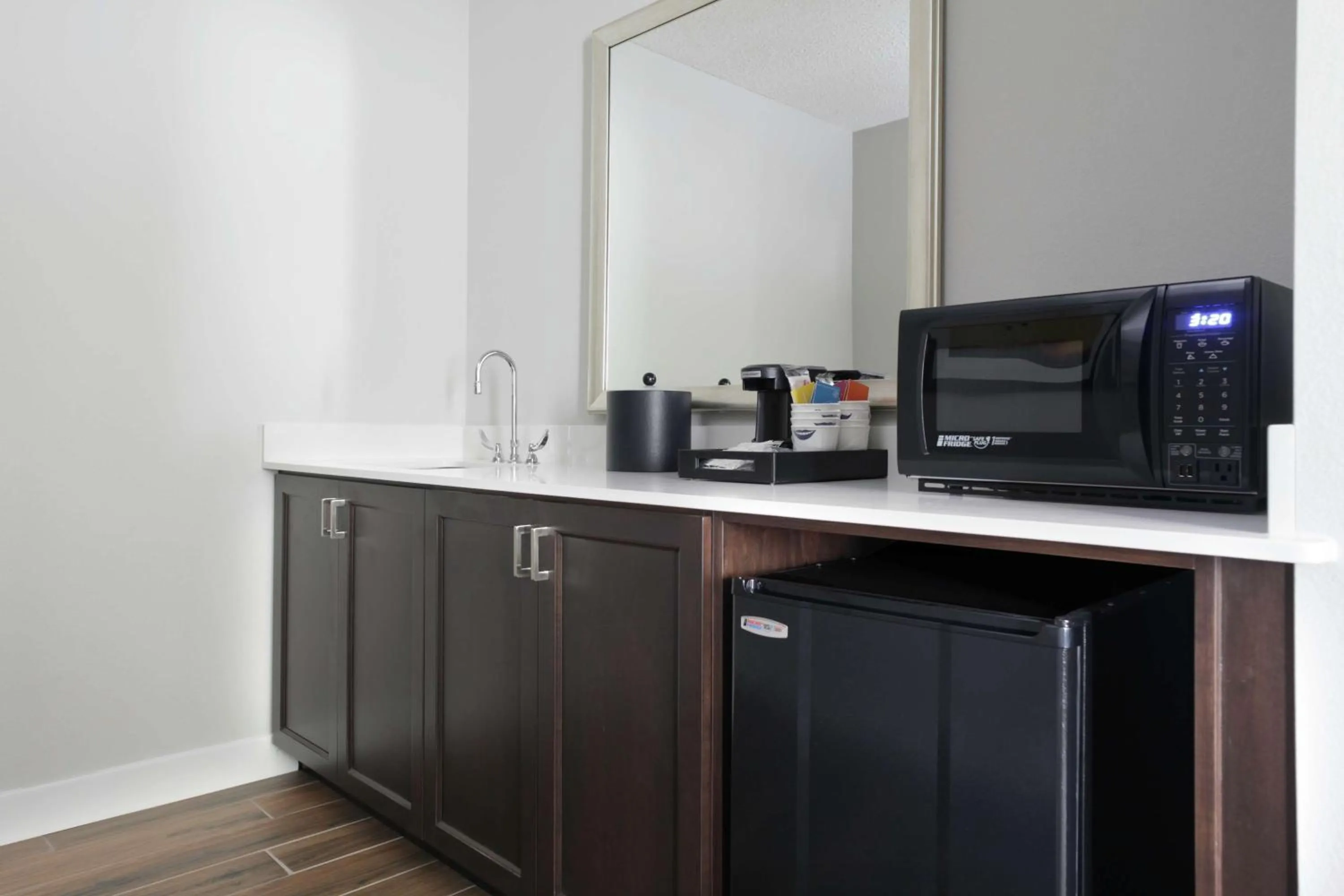 Kitchen or kitchenette in Hampton Inn Jasper