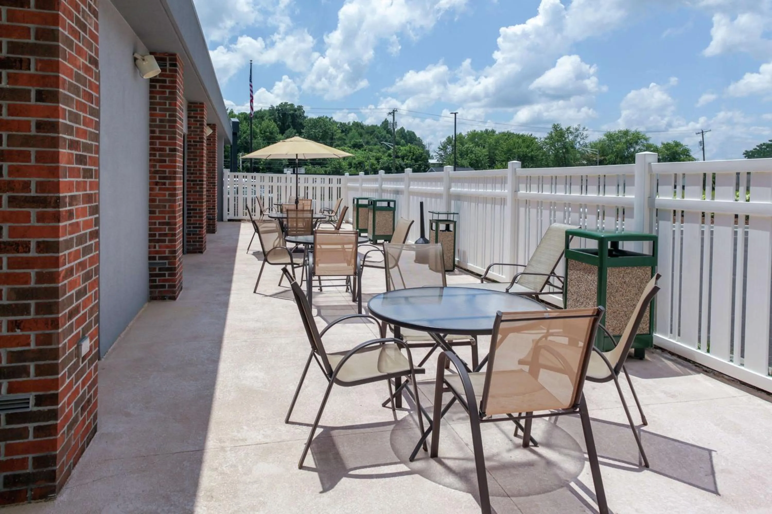Patio in Hampton Inn Jasper