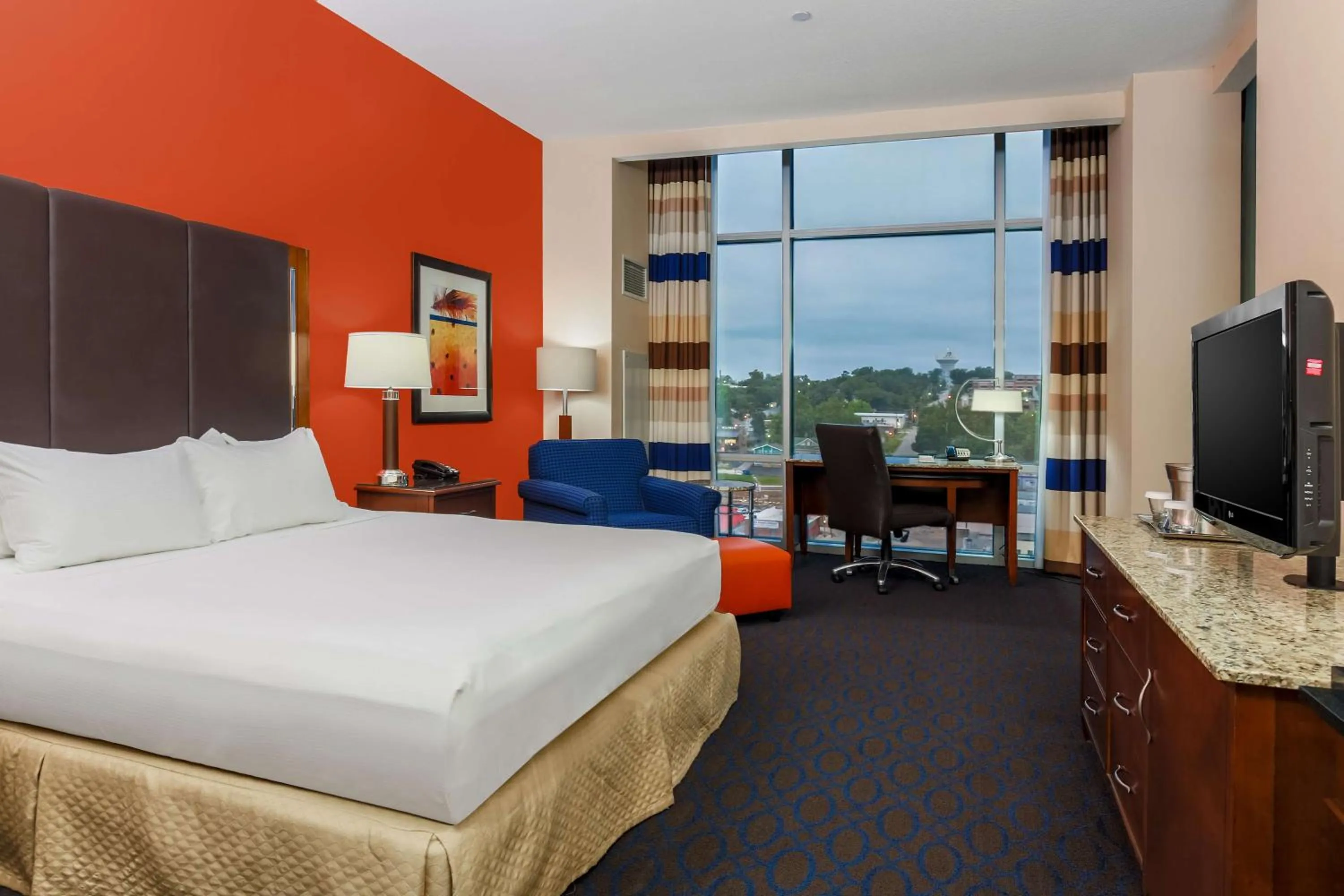 Bedroom, Bed in Hilton Branson Convention Center