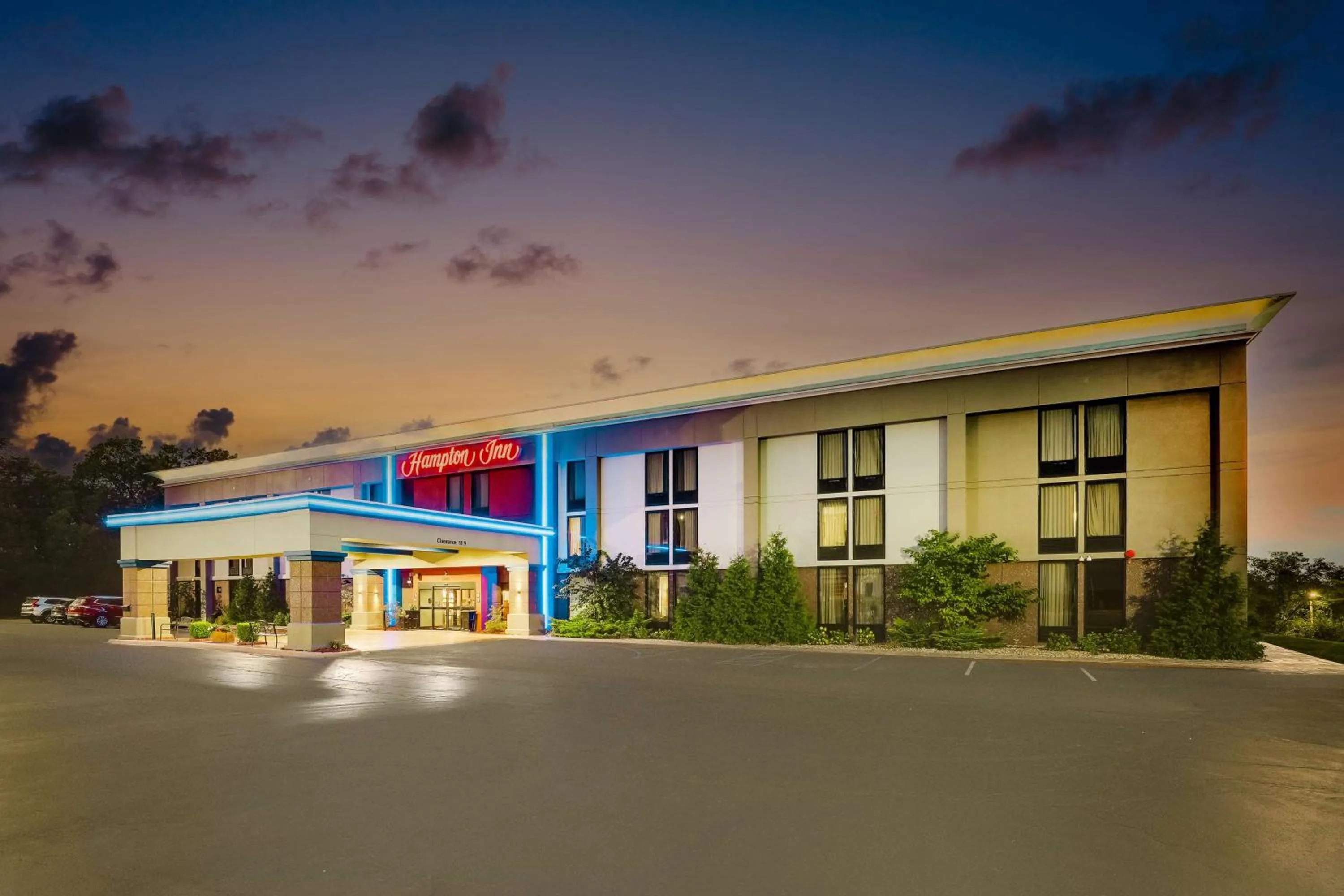 Property building in Hampton Inn Rolla