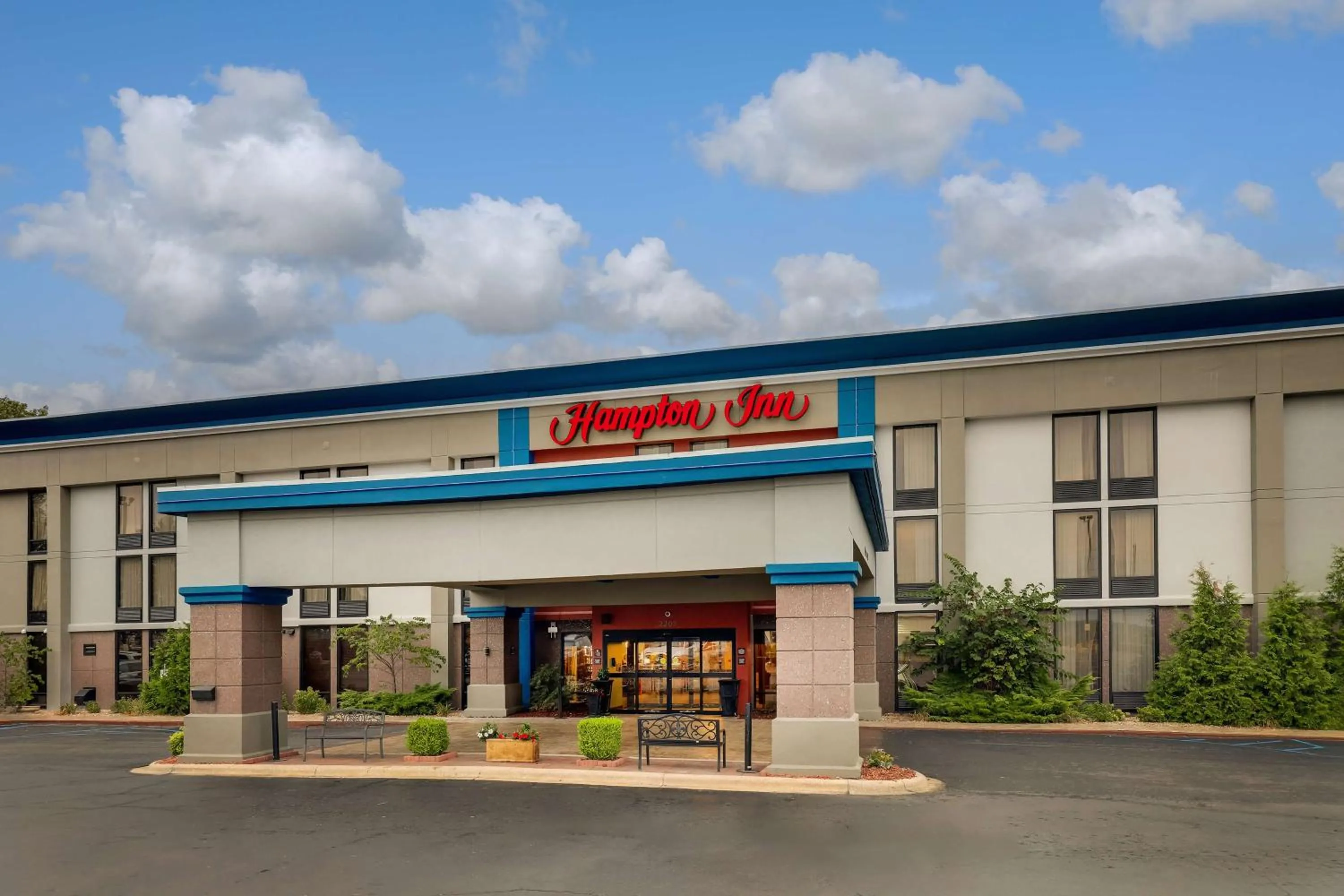 Property building in Hampton Inn Rolla