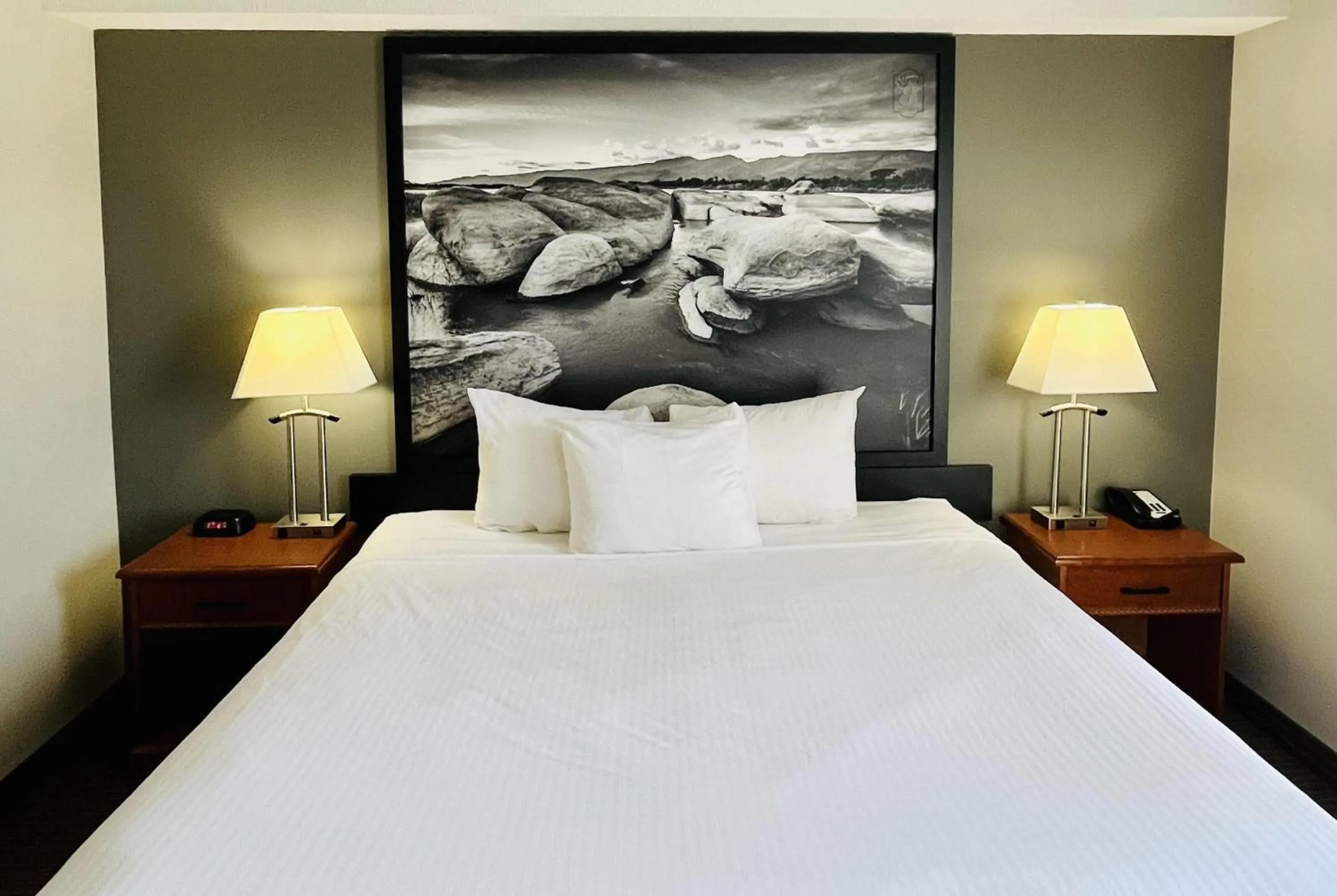 Photo of the whole room, Bed in Super 8 by Wyndham Grande Prairie