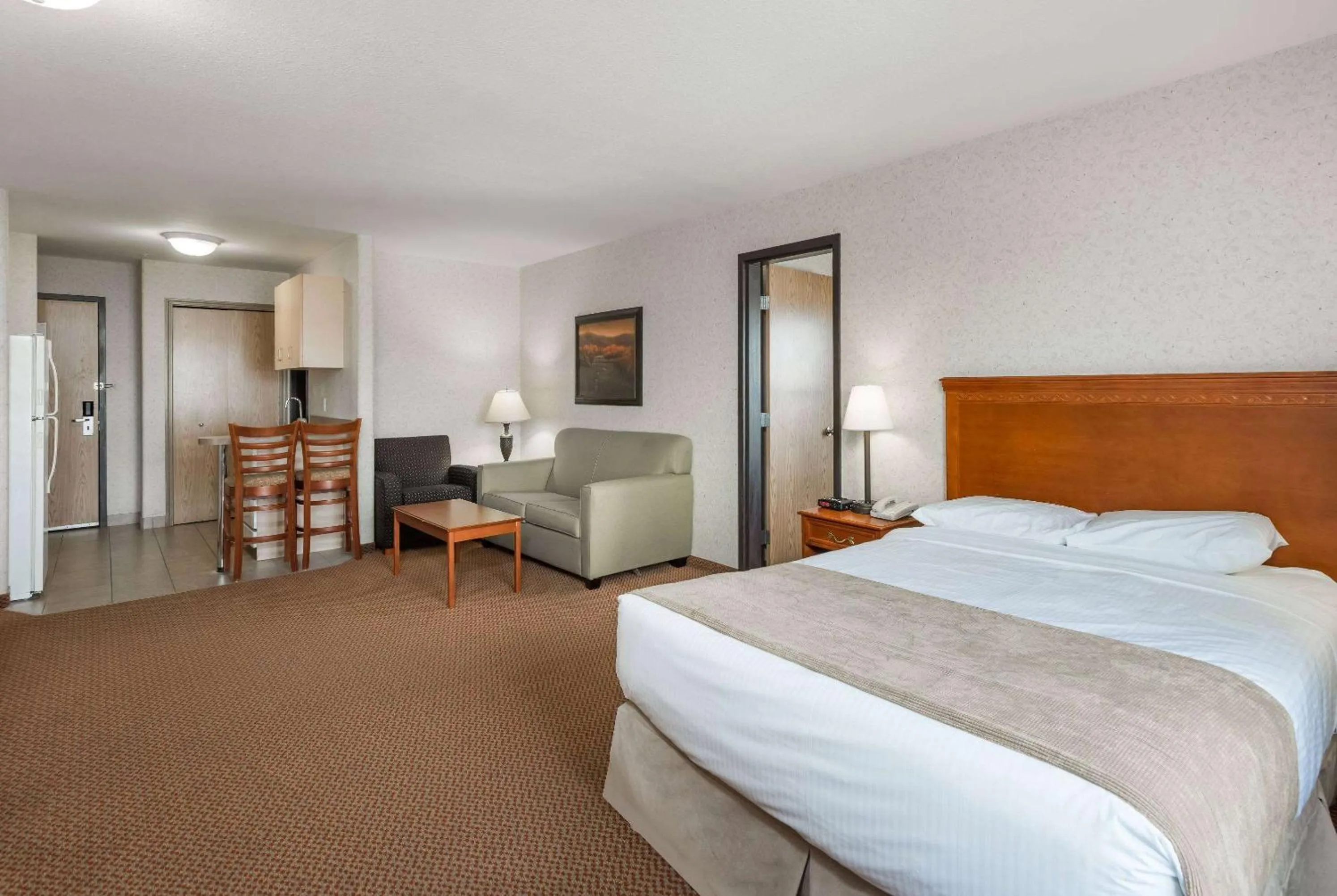 Photo of the whole room, Bed in Super 8 by Wyndham Grande Prairie