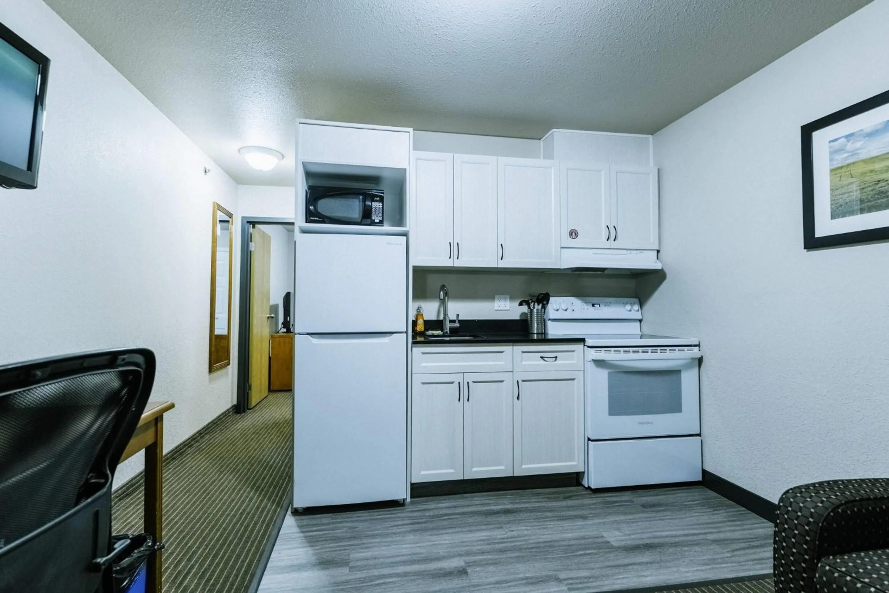 Photo of the whole room in Super 8 by Wyndham Grande Prairie