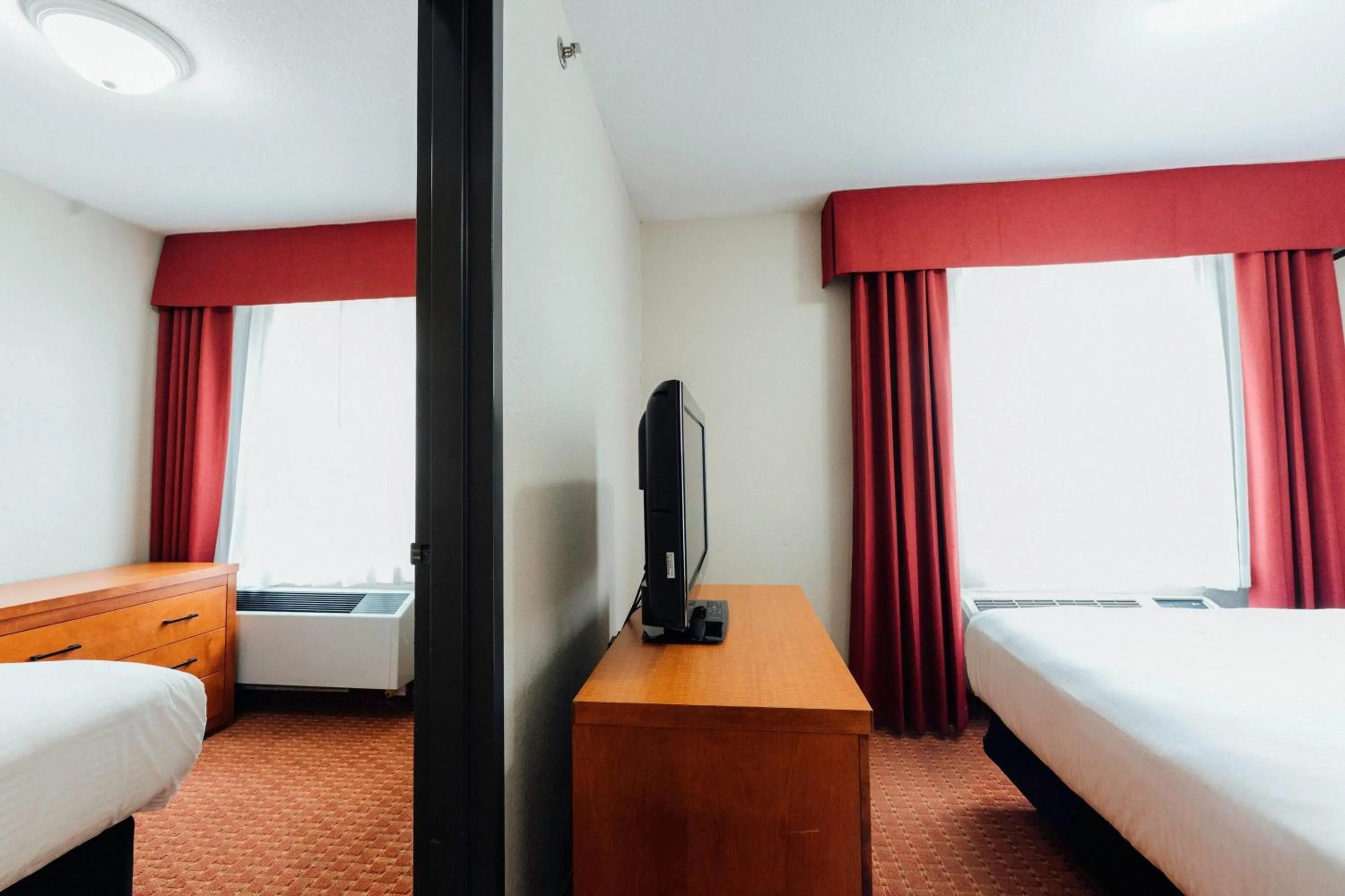 Photo of the whole room, Bed in Super 8 by Wyndham Grande Prairie