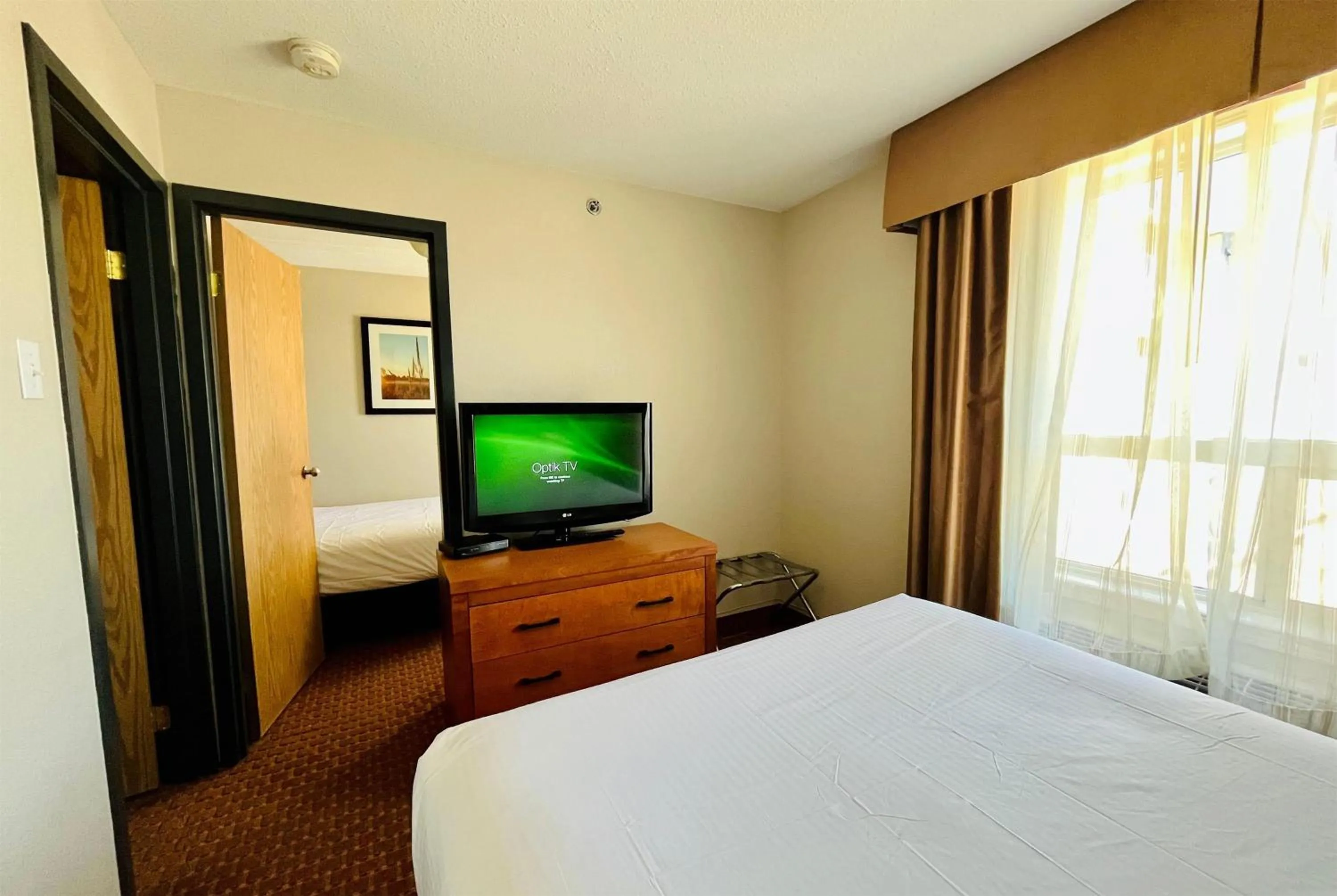 Photo of the whole room, Bed in Super 8 by Wyndham Grande Prairie