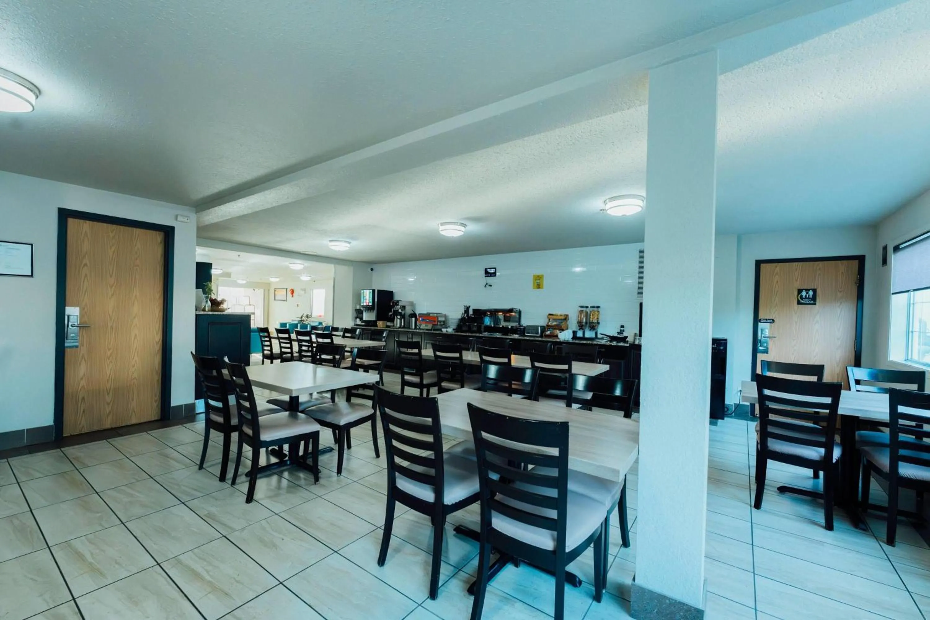 Breakfast in Super 8 by Wyndham Grande Prairie