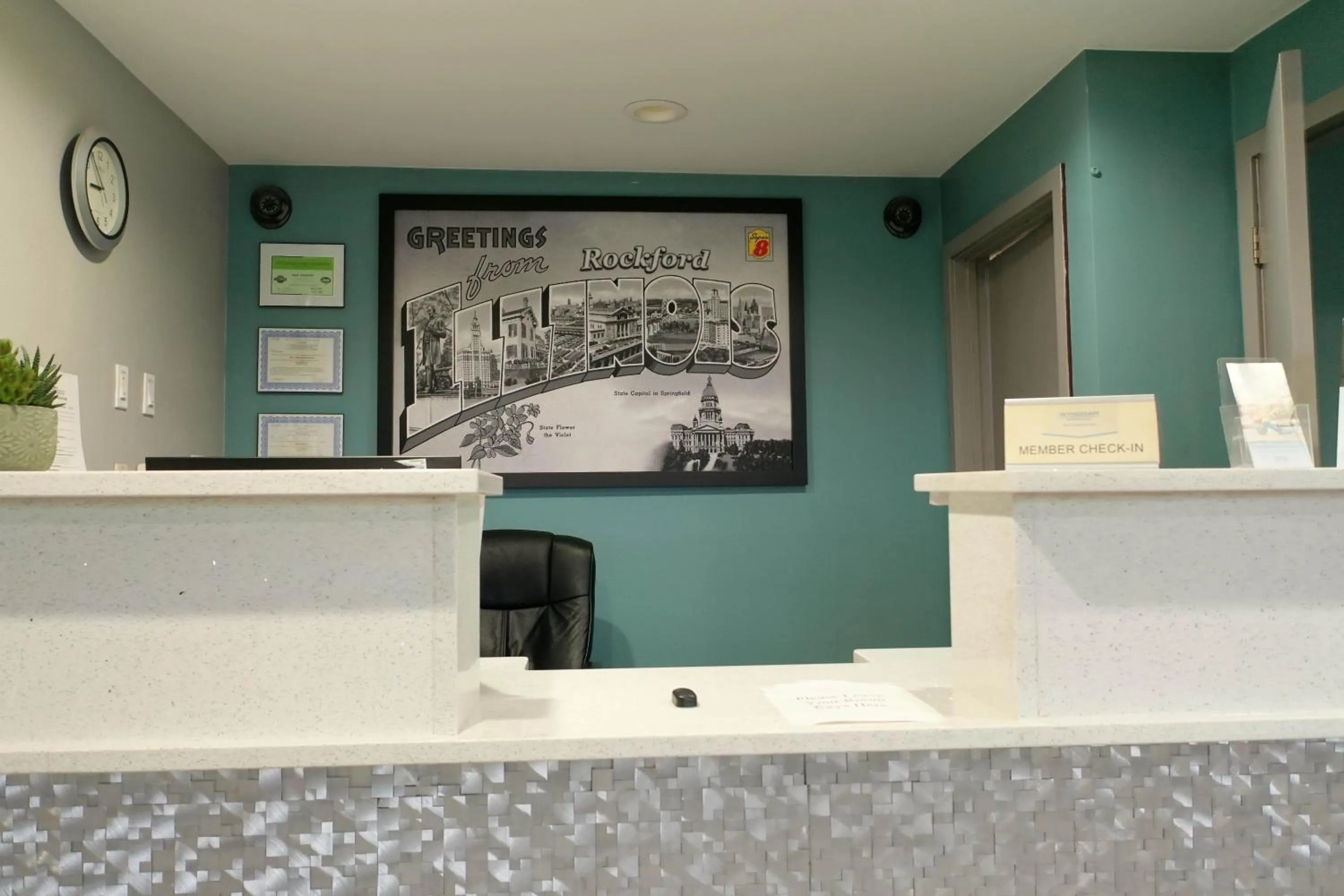 Super 8 by Wyndham Rockford I-90 Casino District