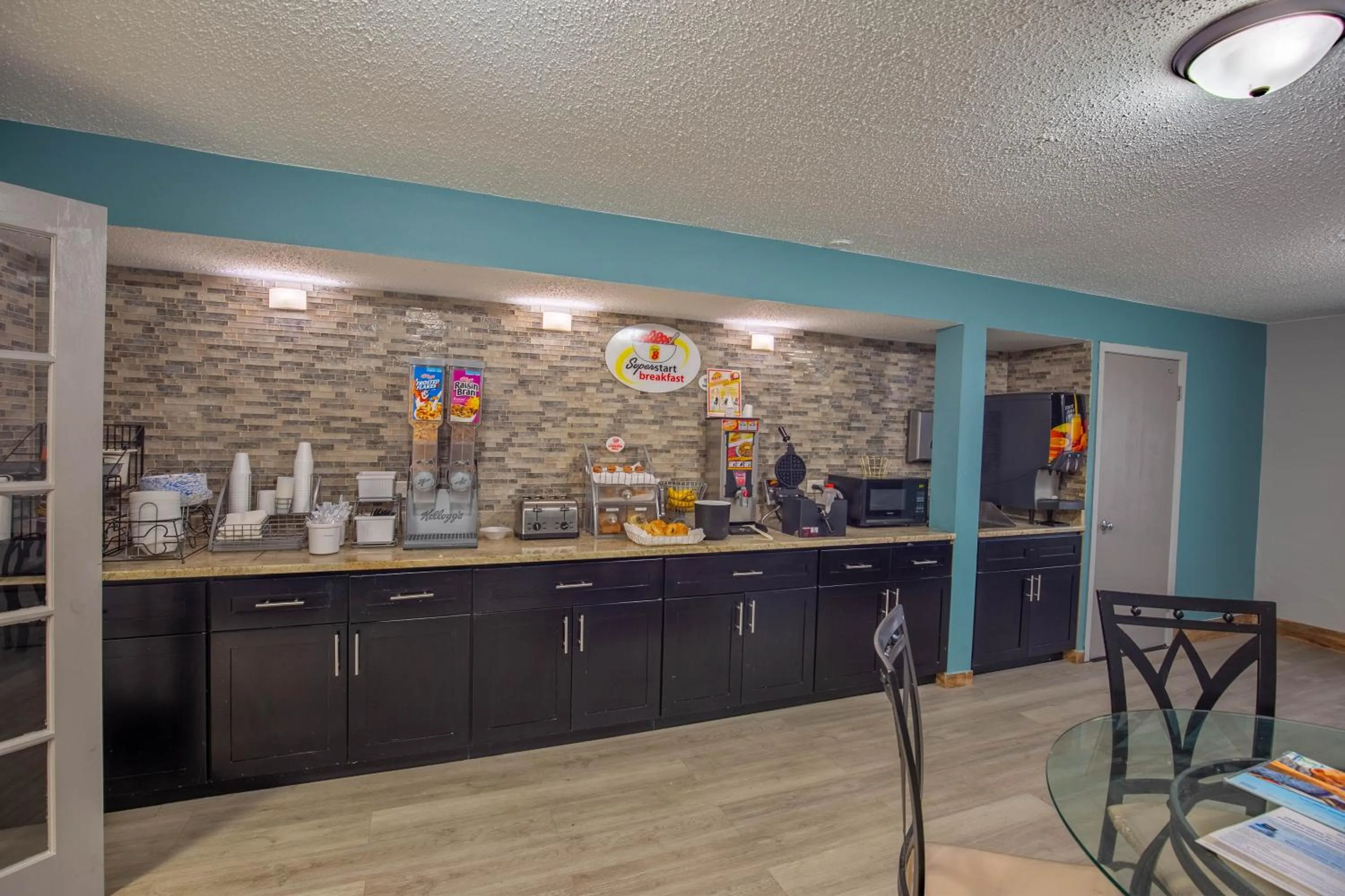 Super 8 by Wyndham Rockford I-90 Casino District