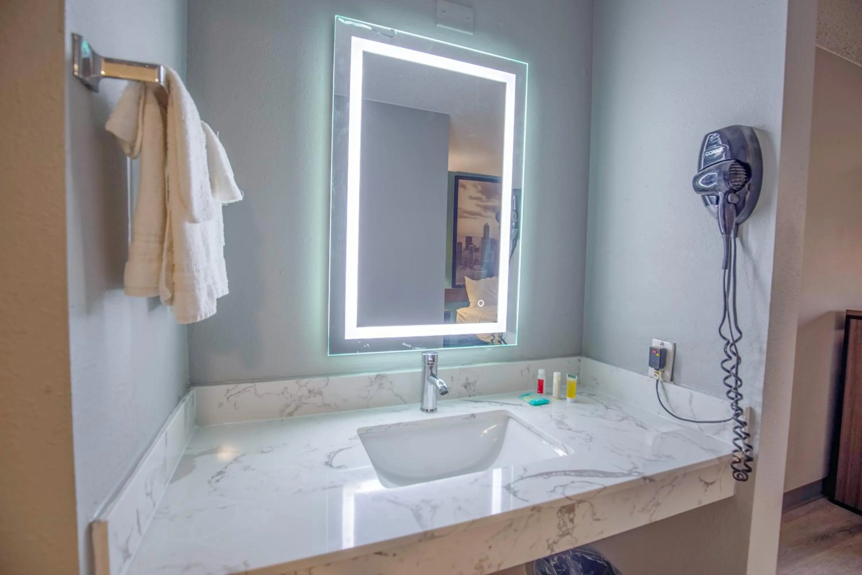 Super 8 by Wyndham Rockford I-90 Casino District