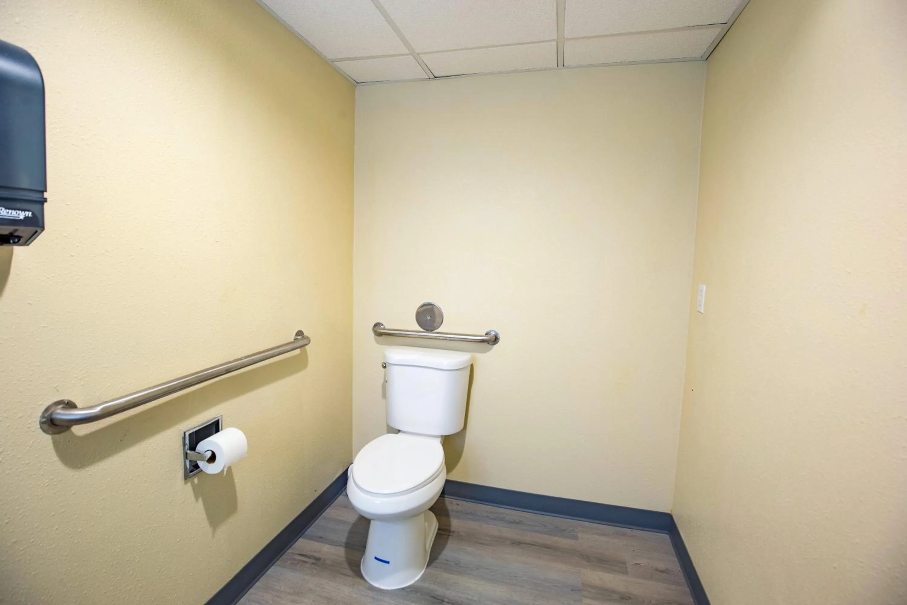 Super 8 by Wyndham Rockford I-90 Casino District