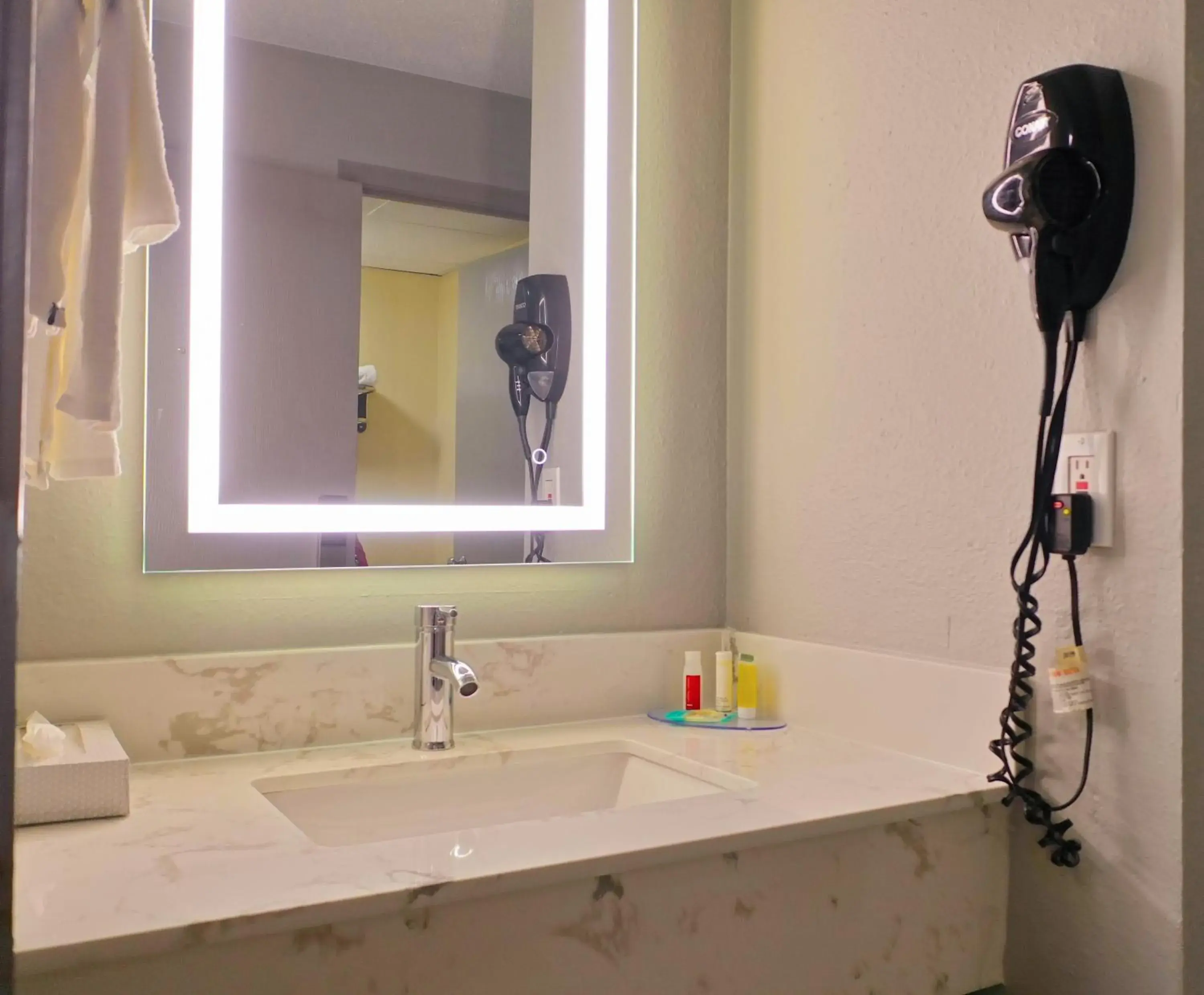 Queen Room with Two Queen Beds - Non-Smoking in Super 8 by Wyndham Rockford I-90 Casino District Queen Room with Two Queen Beds - Non-Smoking in Super 8 by Wyndham Rockford I-90 Casino District