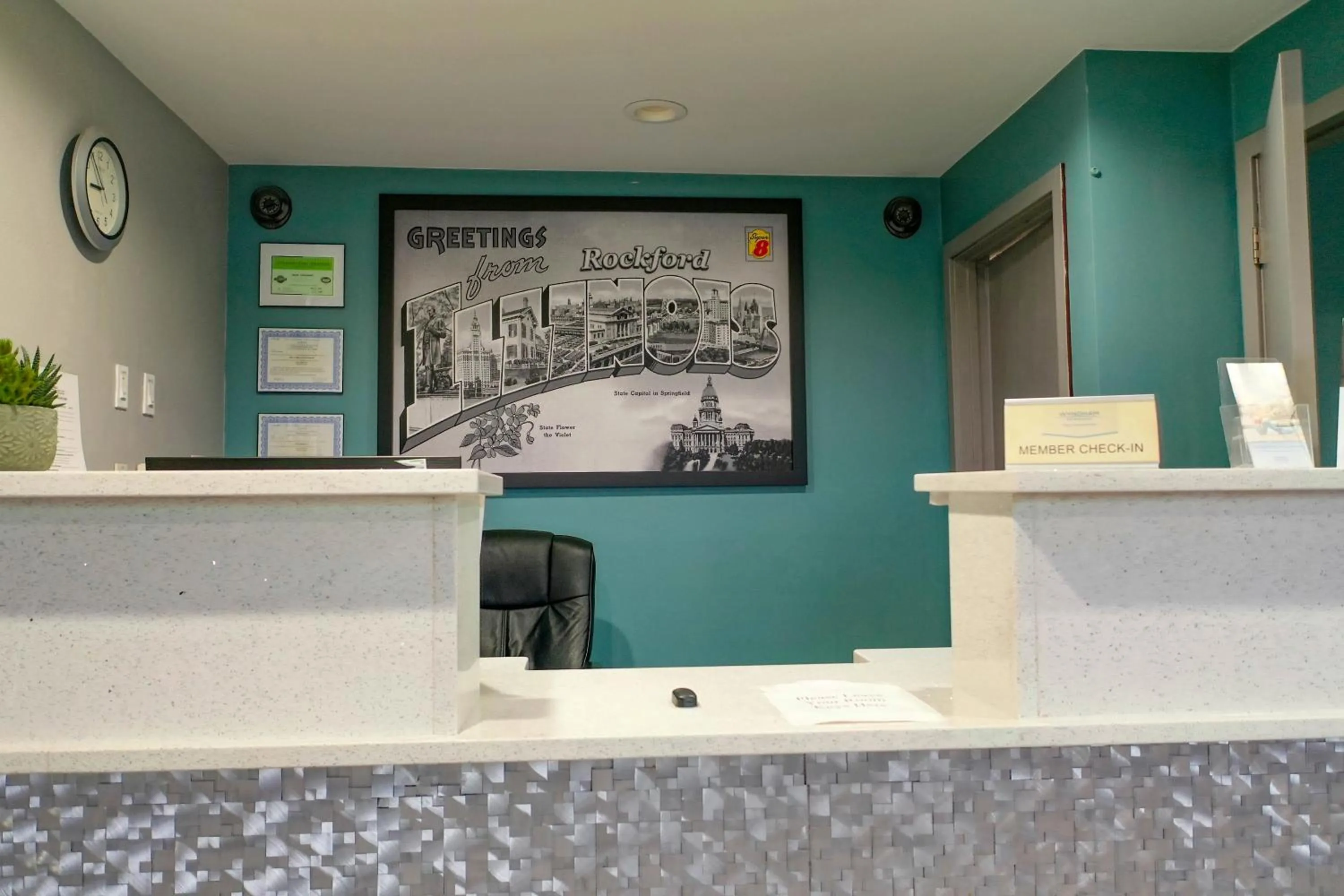 Super 8 by Wyndham Rockford I-90 Casino District