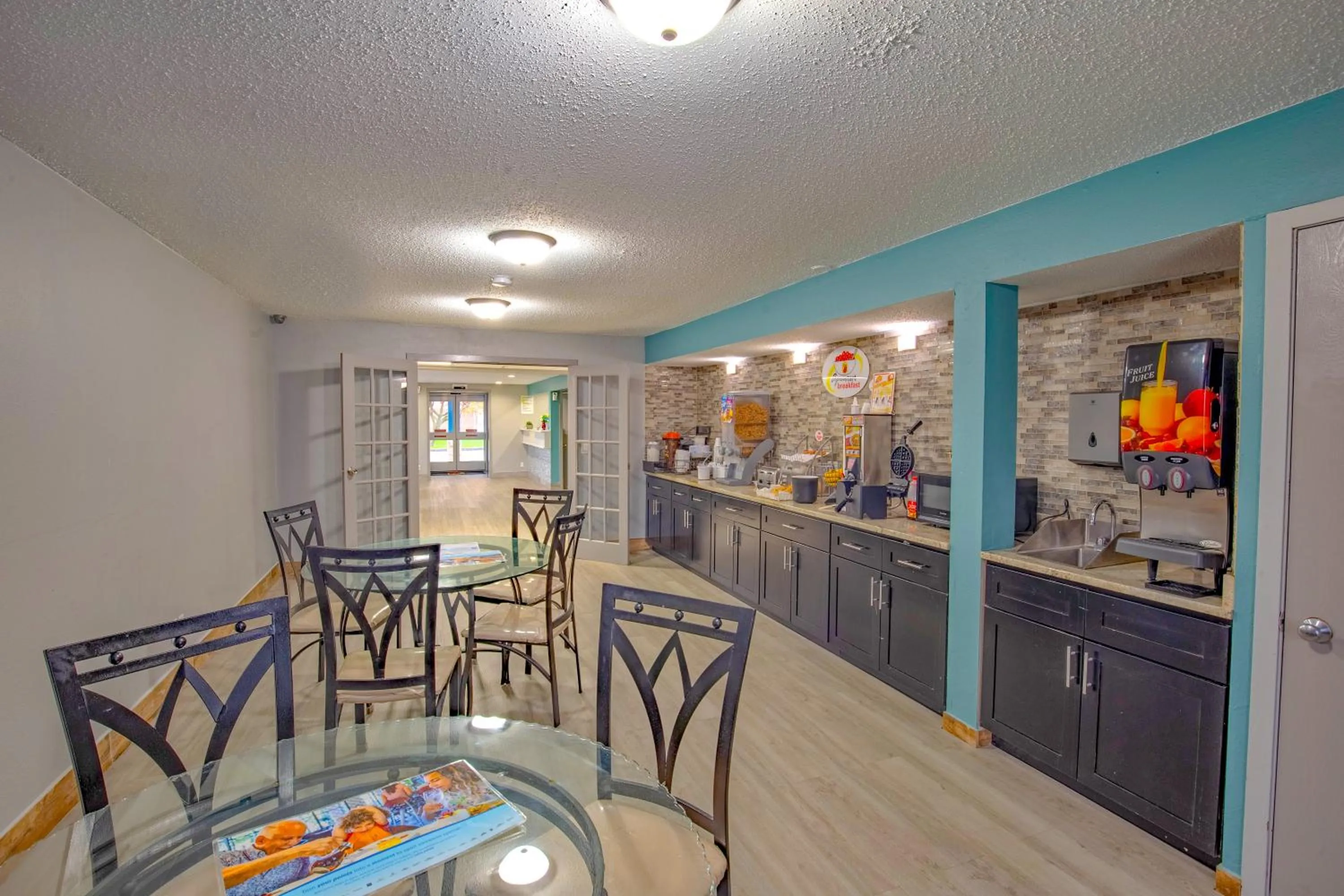 Super 8 by Wyndham Rockford I-90 Casino District