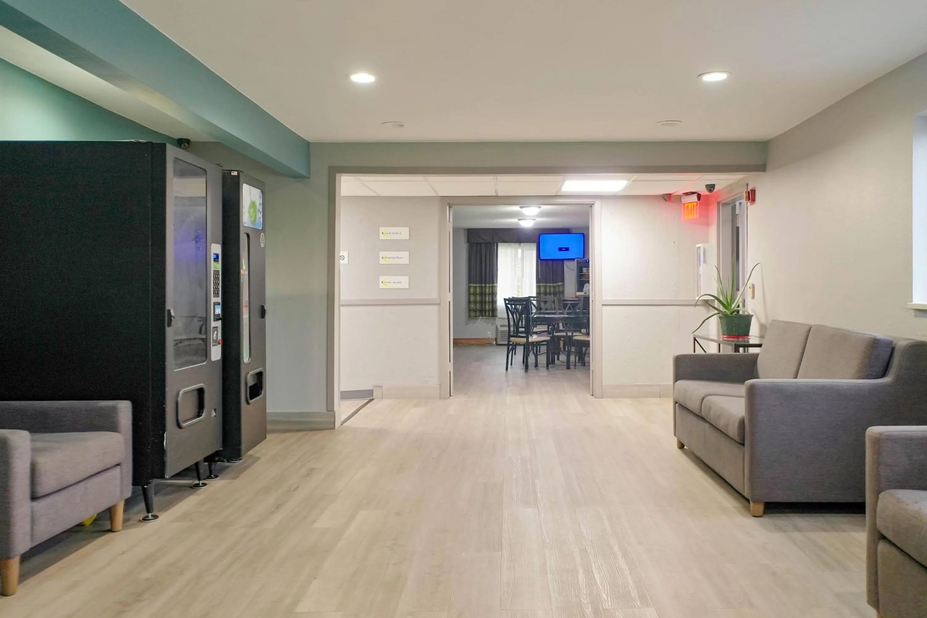 Super 8 by Wyndham Rockford I-90 Casino District