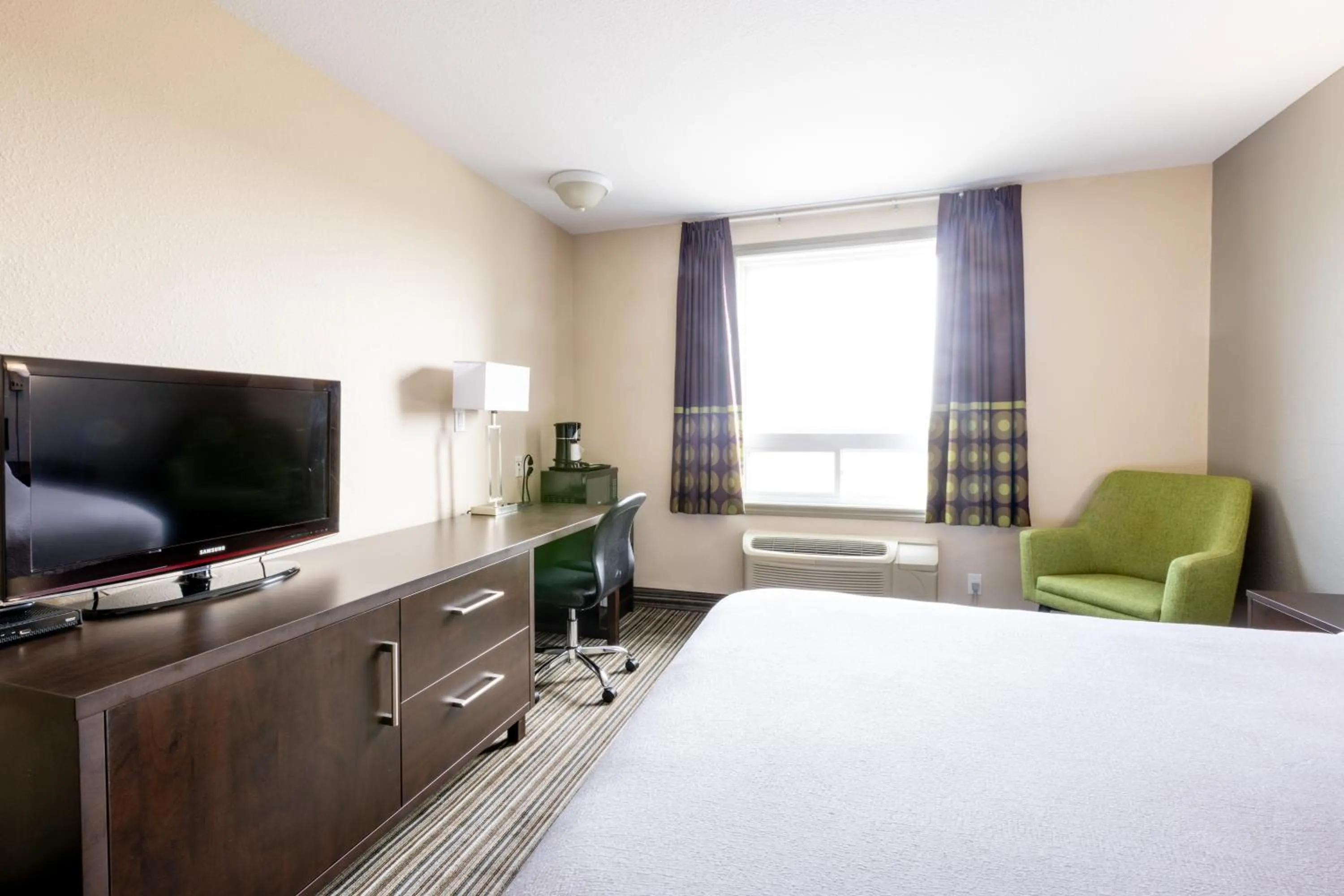 Bed in Super 8 by Wyndham Truro NS