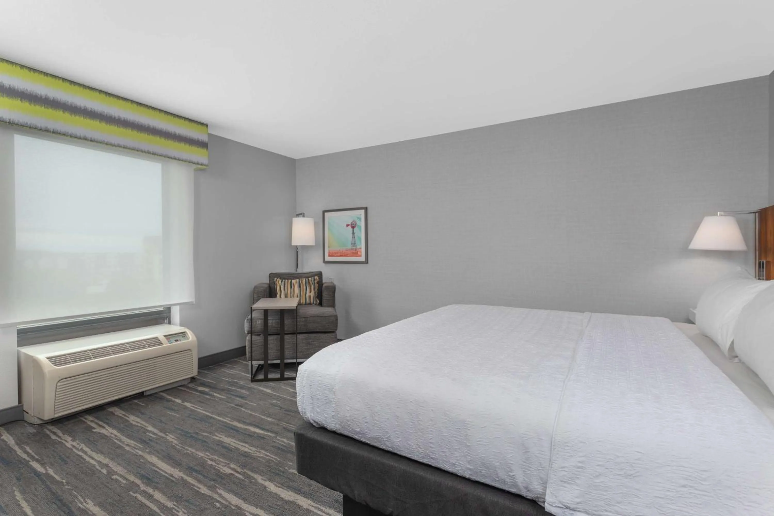 Living room, Bed in Hampton Inn and Suites - Lincoln Northeast