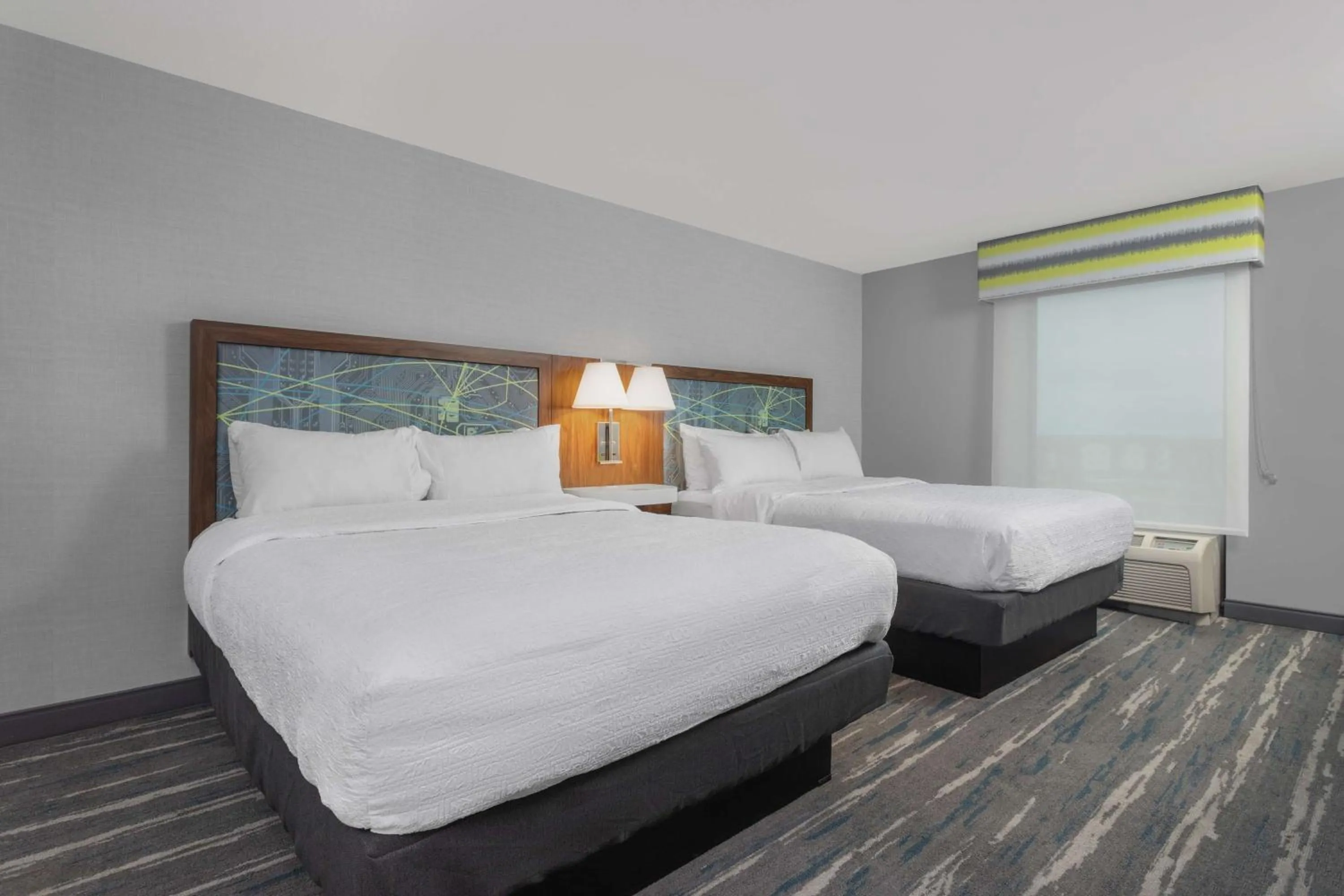 Bed in Hampton Inn and Suites - Lincoln Northeast