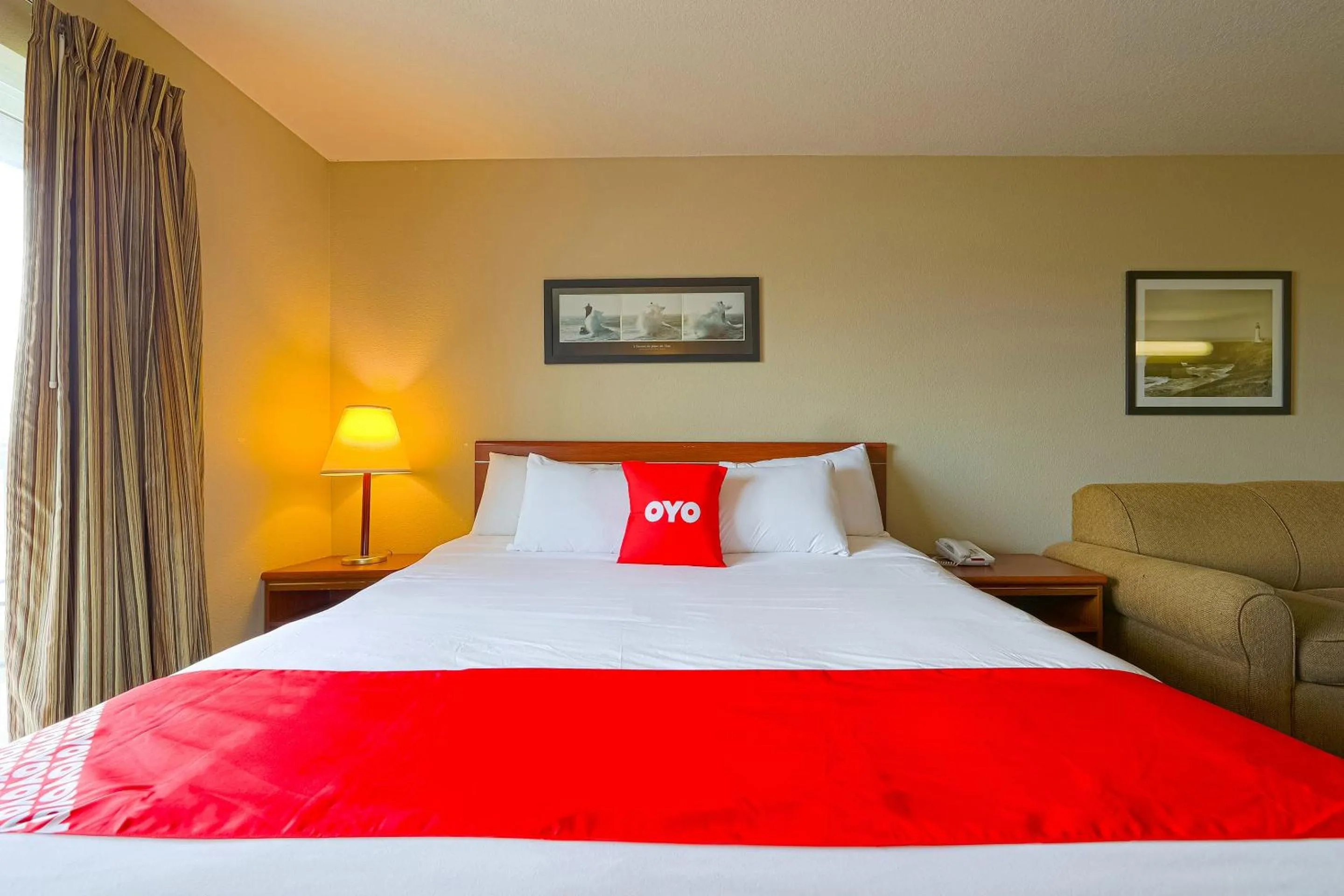 Bedroom, Bed in Siletz Bay Beachfront Hotel by OYO Lincoln City