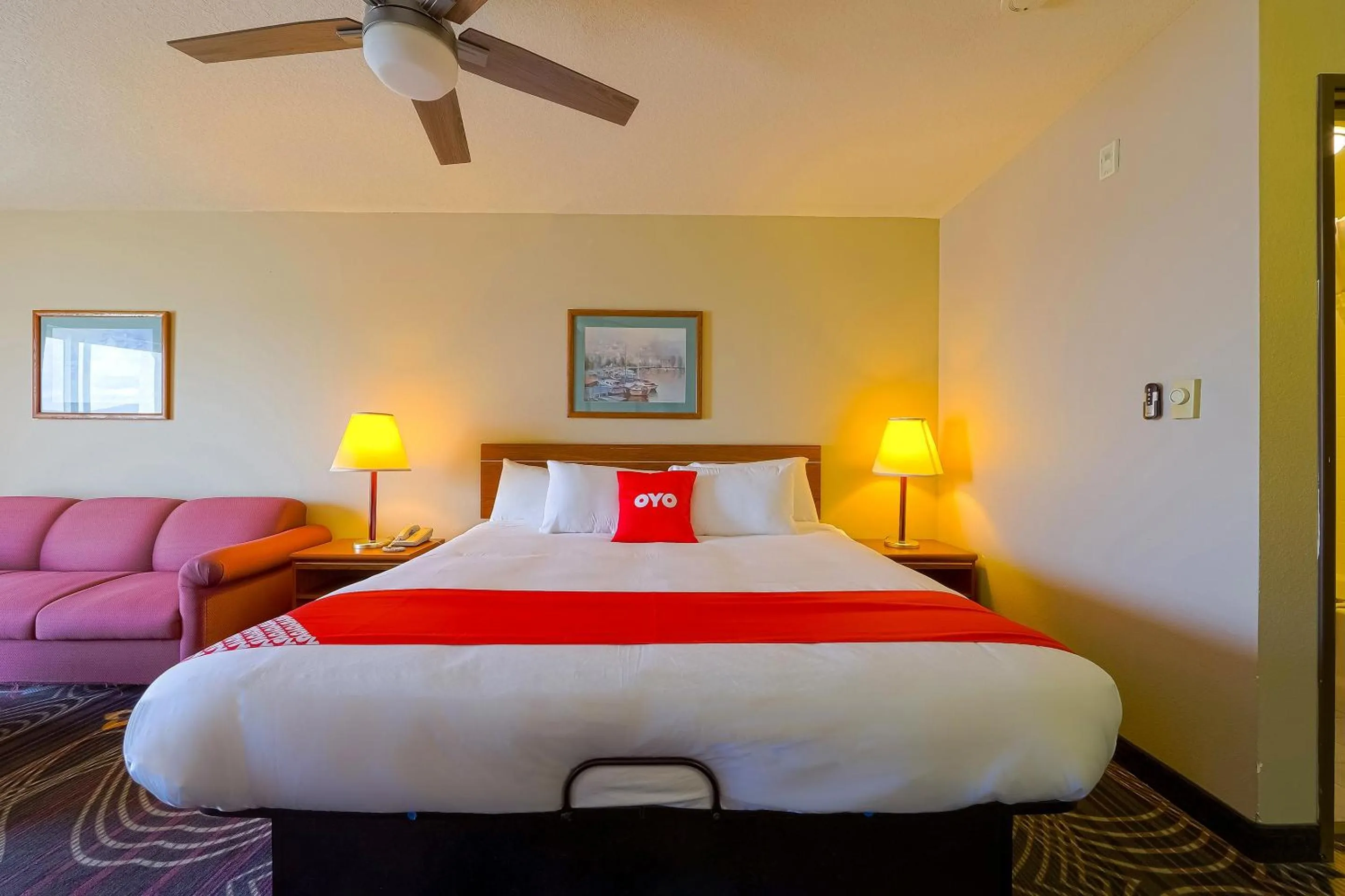 Bedroom, Bed in Siletz Bay Beachfront Hotel by OYO Lincoln City