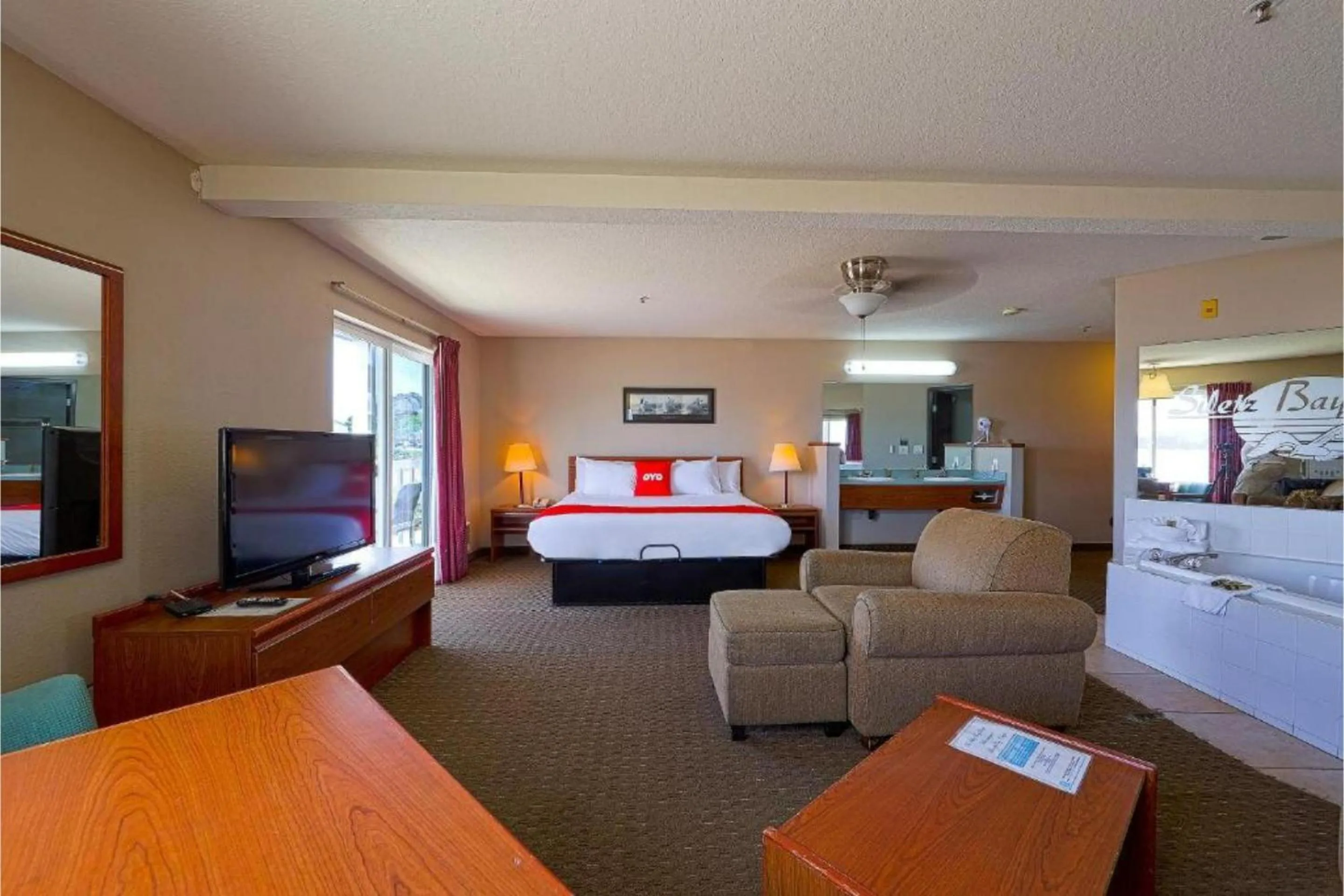 Bedroom, Bed in Siletz Bay Beachfront Hotel by OYO Lincoln City