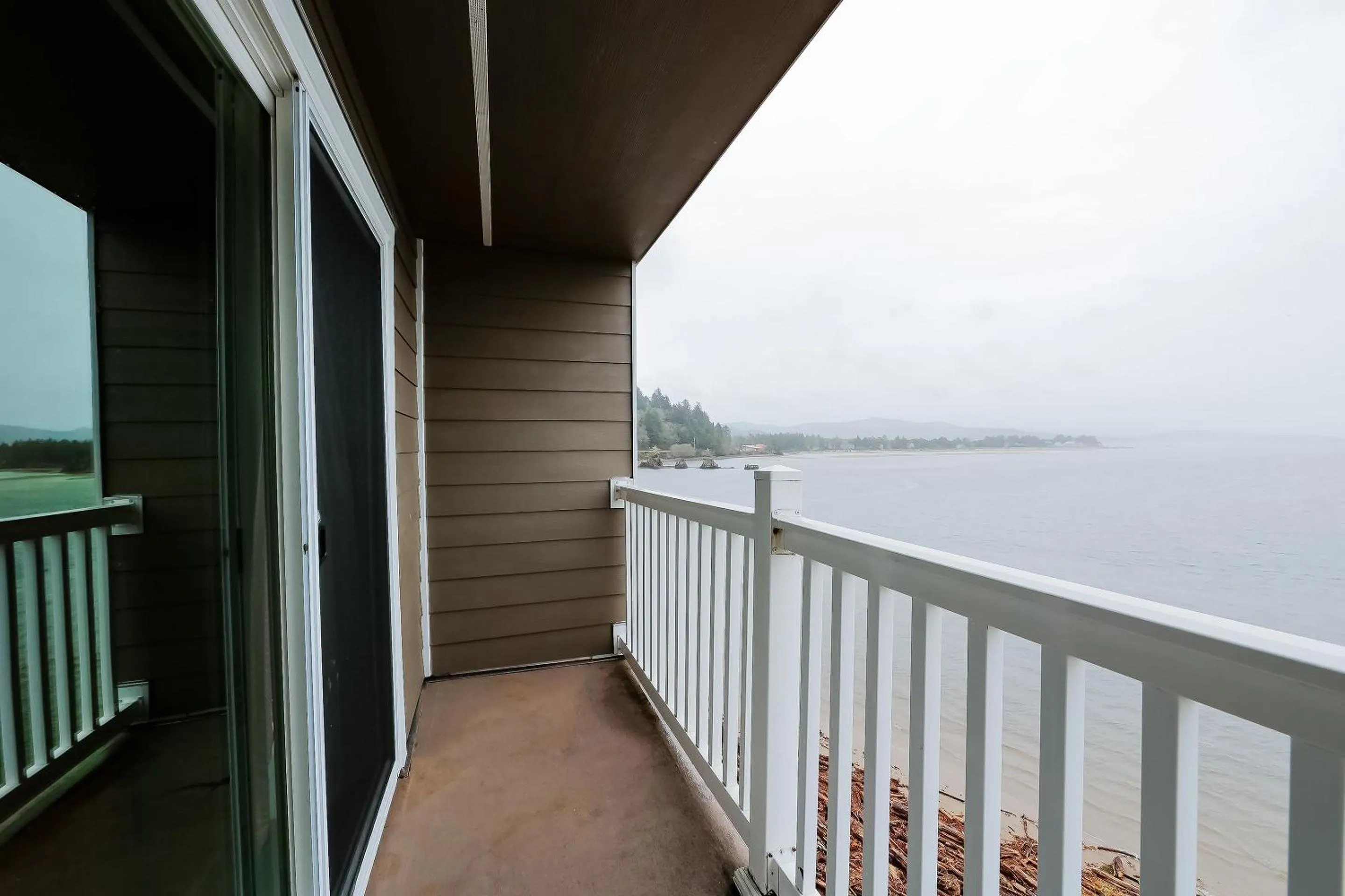 Balcony/Terrace in Siletz Bay Beachfront Hotel by OYO Lincoln City