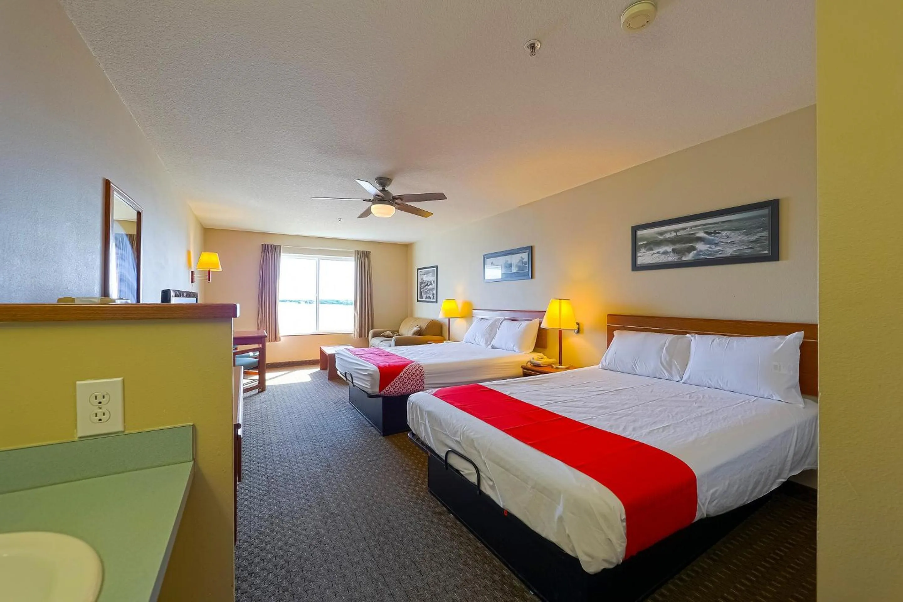Bedroom, Bed in Siletz Bay Beachfront Hotel by OYO Lincoln City