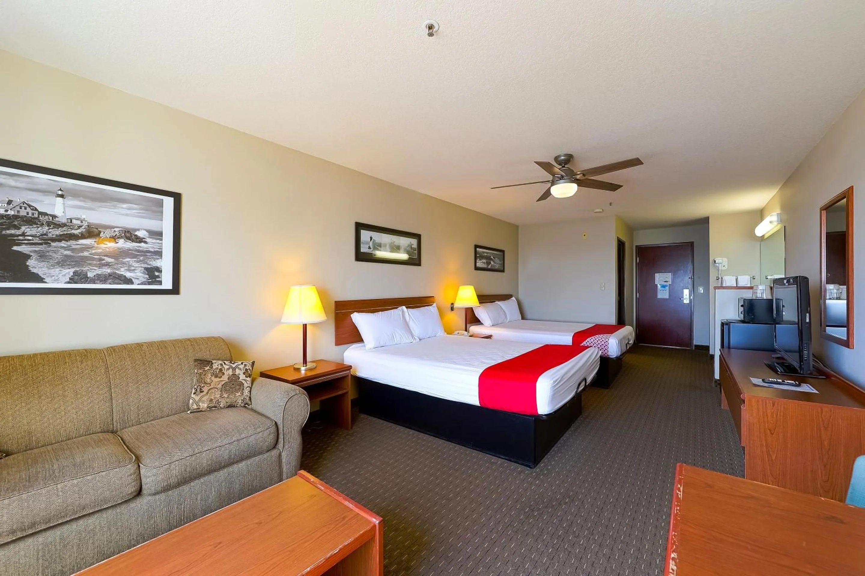 Bedroom, Bed in Siletz Bay Beachfront Hotel by OYO Lincoln City