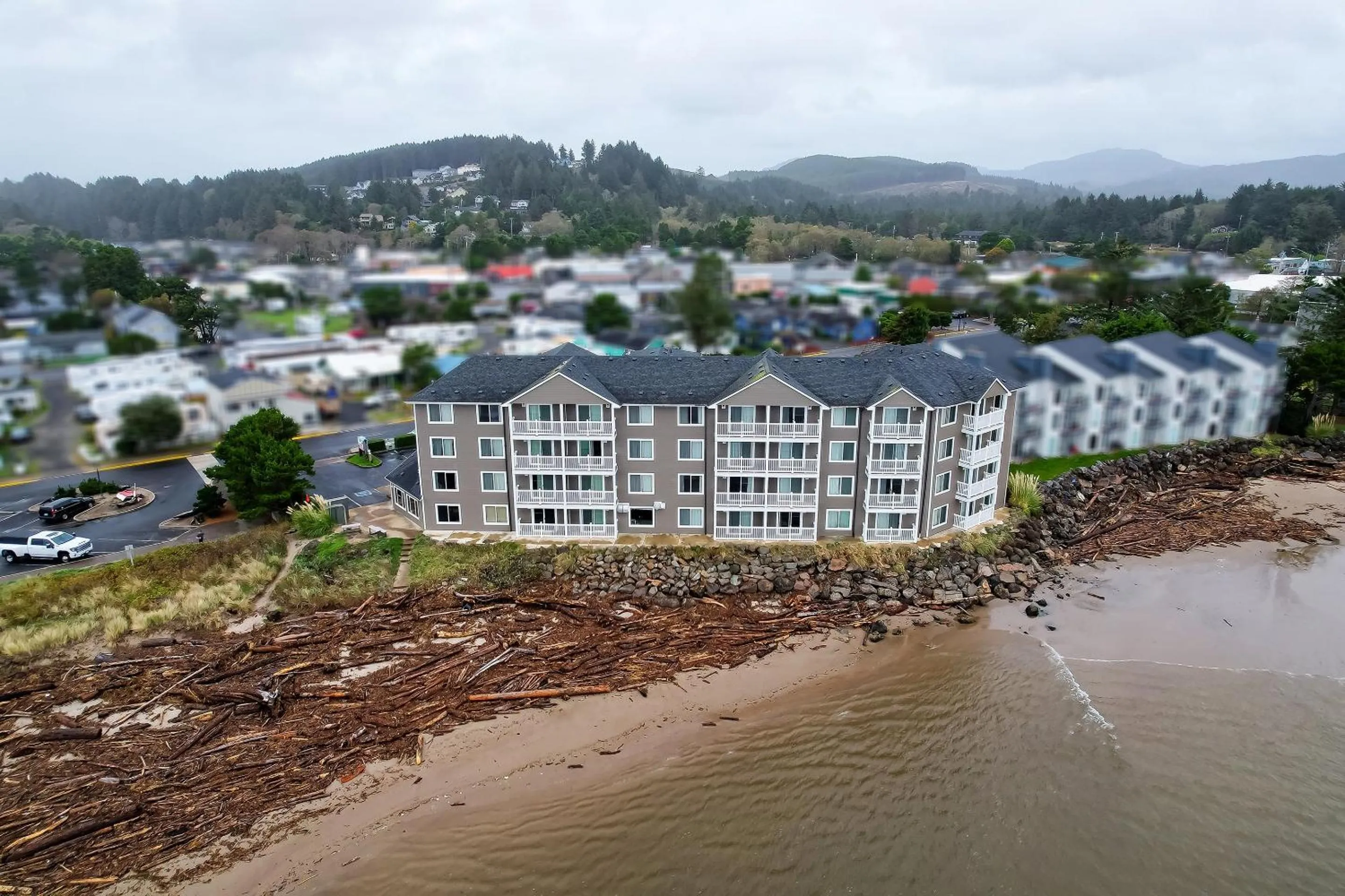 Facade/entrance in Siletz Bay Beachfront Hotel by OYO Lincoln City