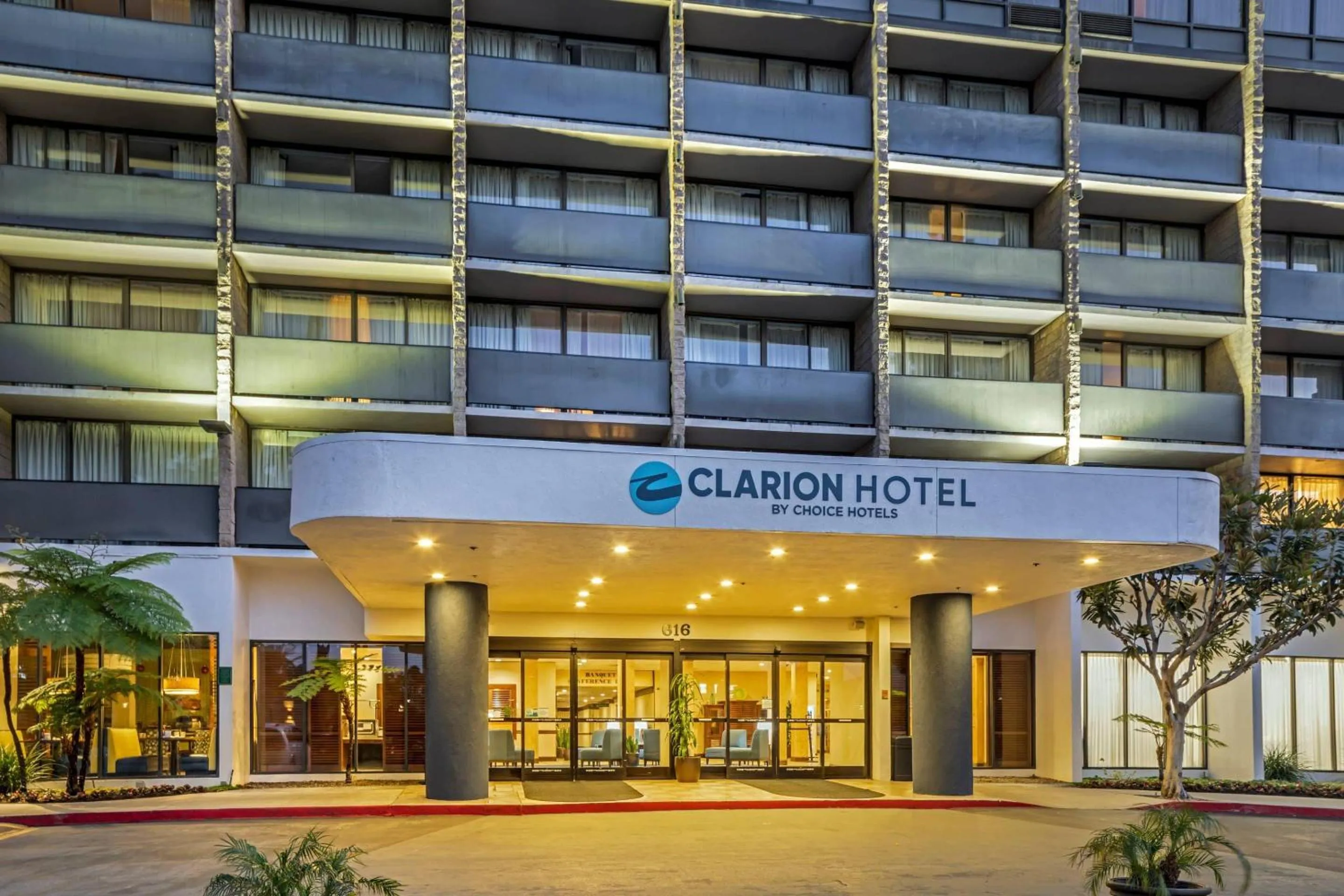 Property building in Clarion Hotel Anaheim Resort