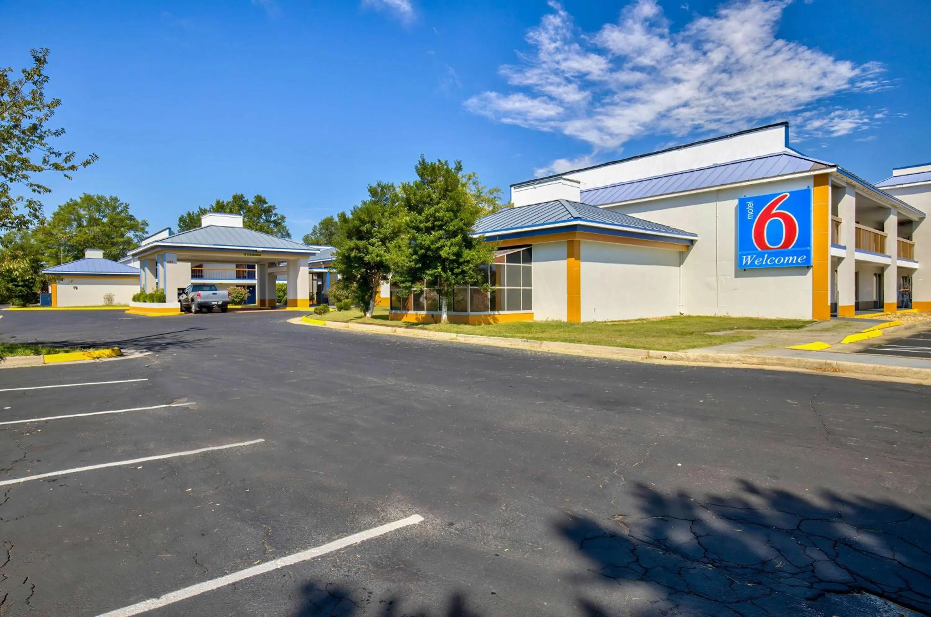 Property building in Motel 6-Ashland, VA
