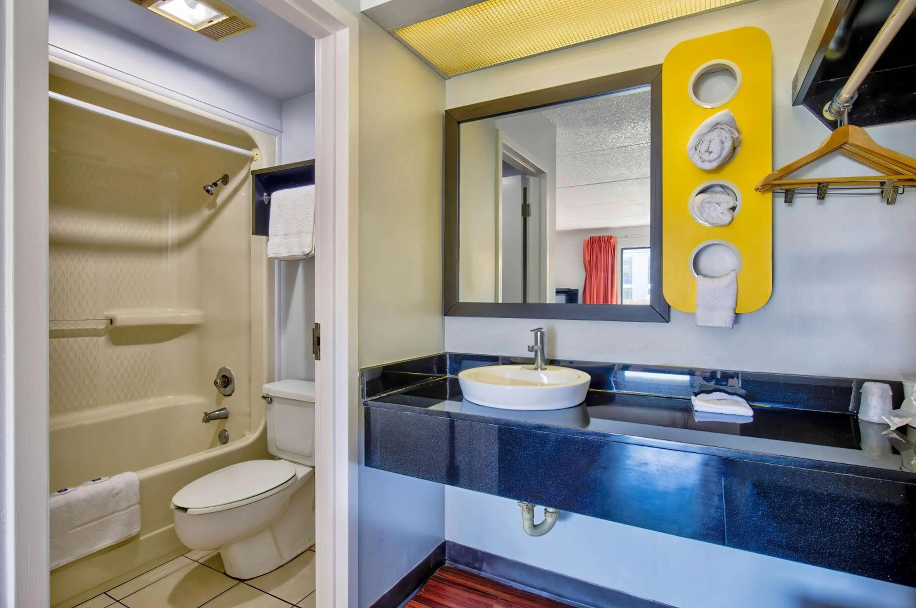 Bedroom in Motel 6-Ashland, VA