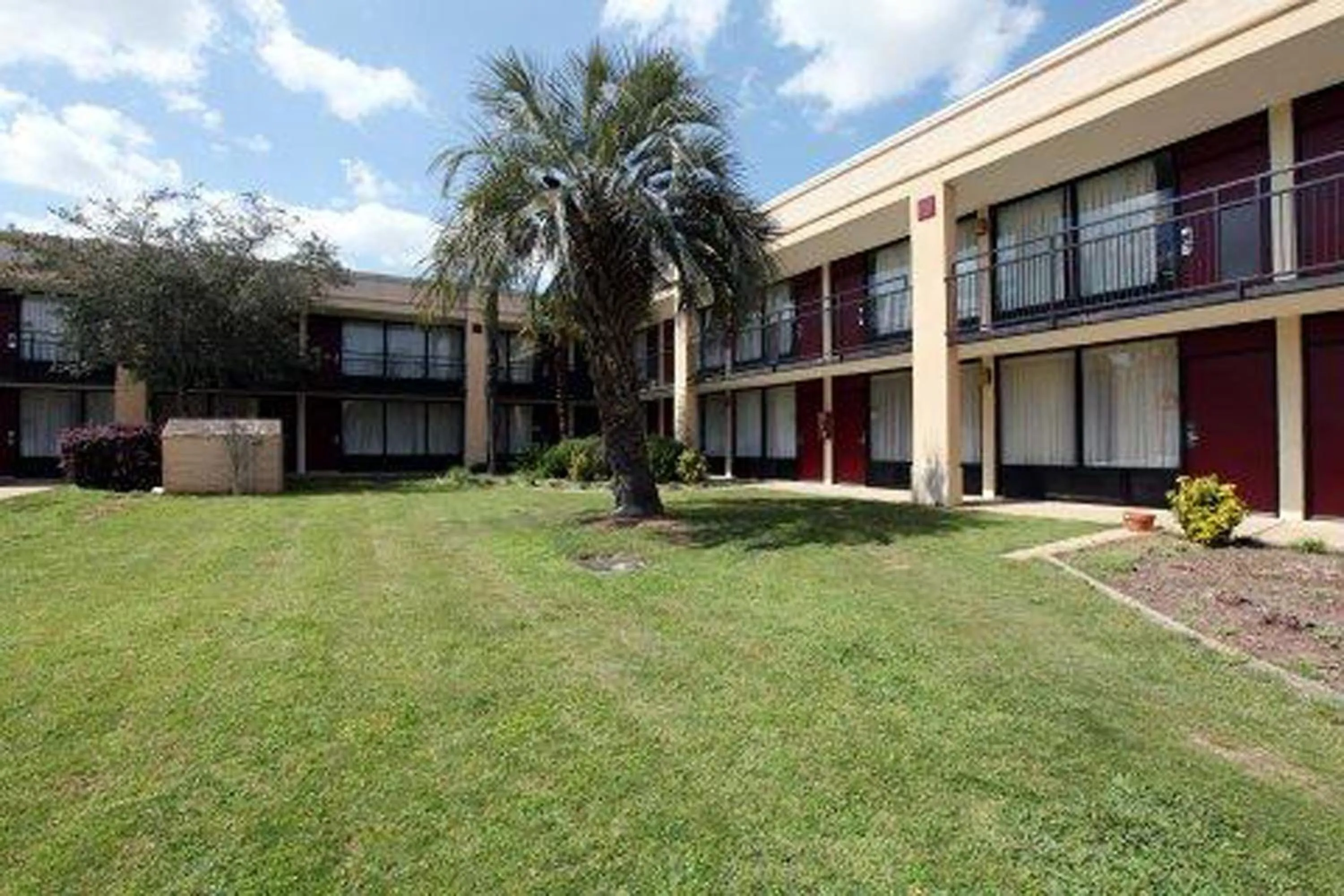 Facade/entrance in Motel 6-Natchitoches, LA