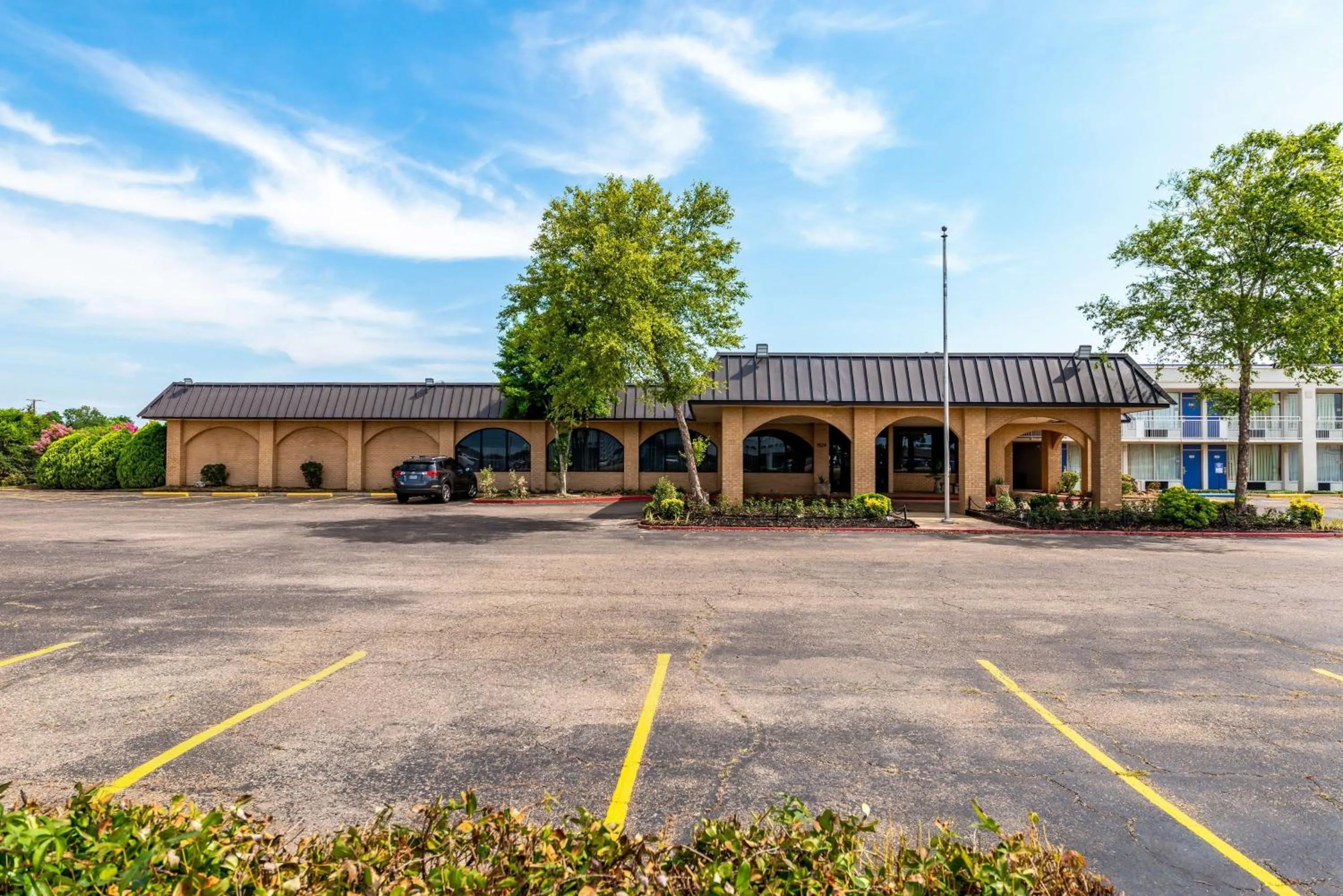Property building in Motel 6-Natchitoches, LA
