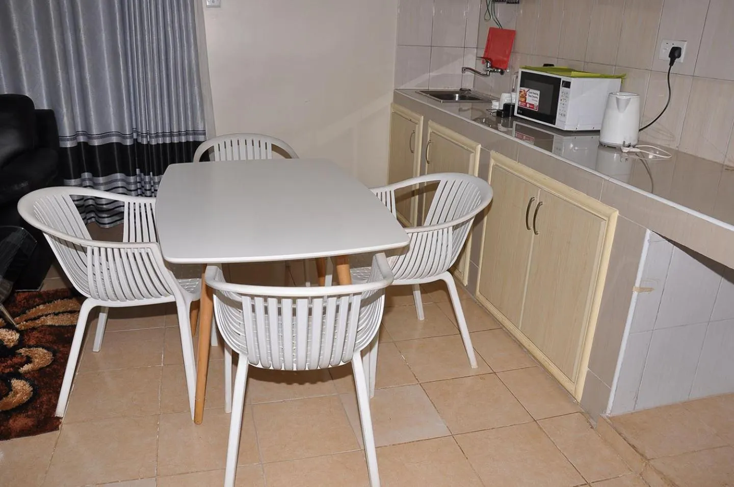 Kitchen or kitchenette in Latitude 1 Suites