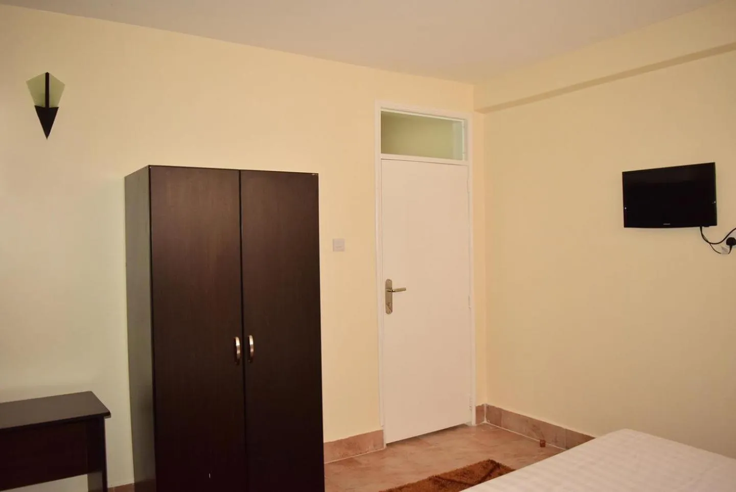 Bedroom, Bed in Latitude 1 Suites