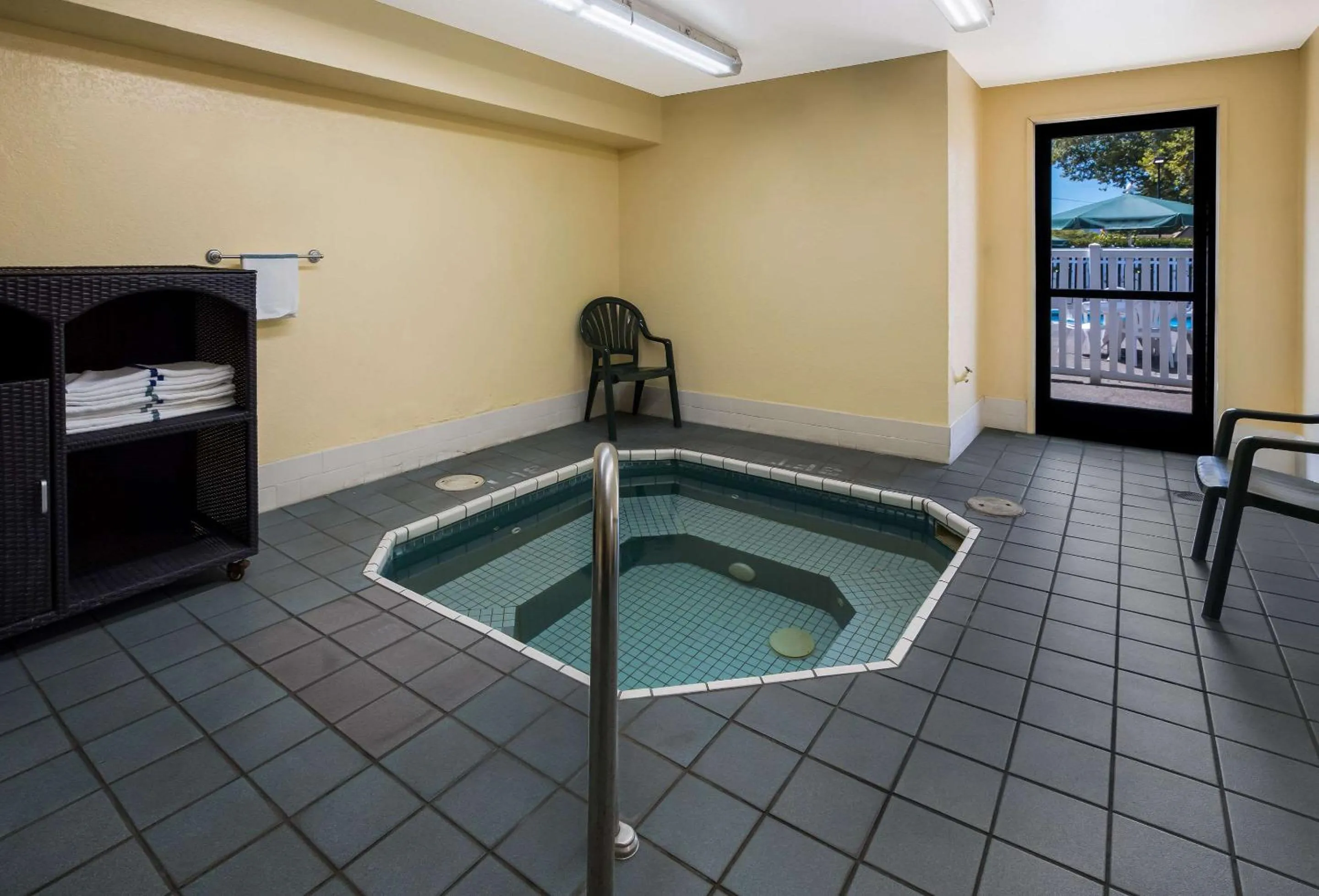 Pool view in Quality Inn & Suites Medford Airport
