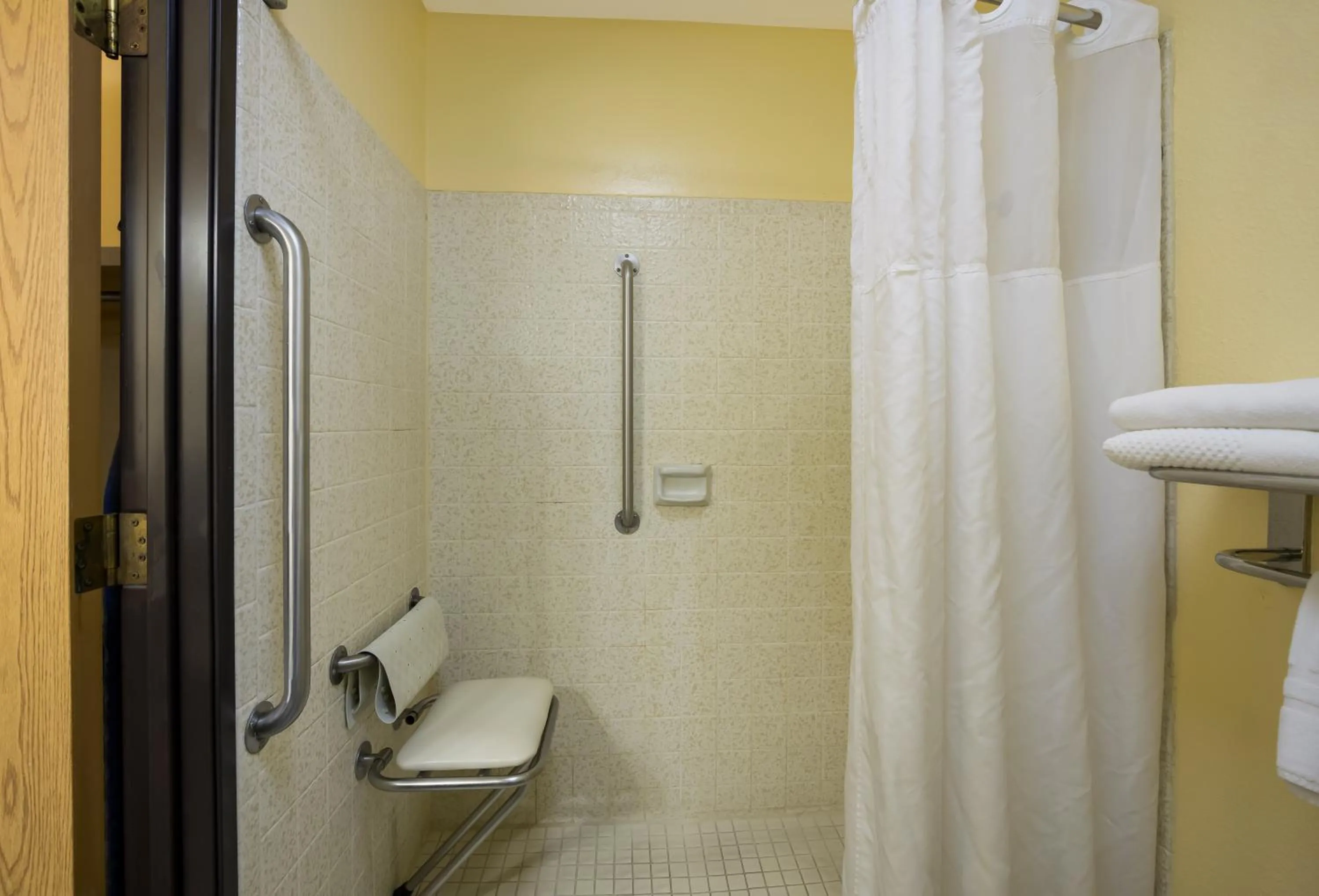 Shower in Quality Inn & Suites Medford Airport