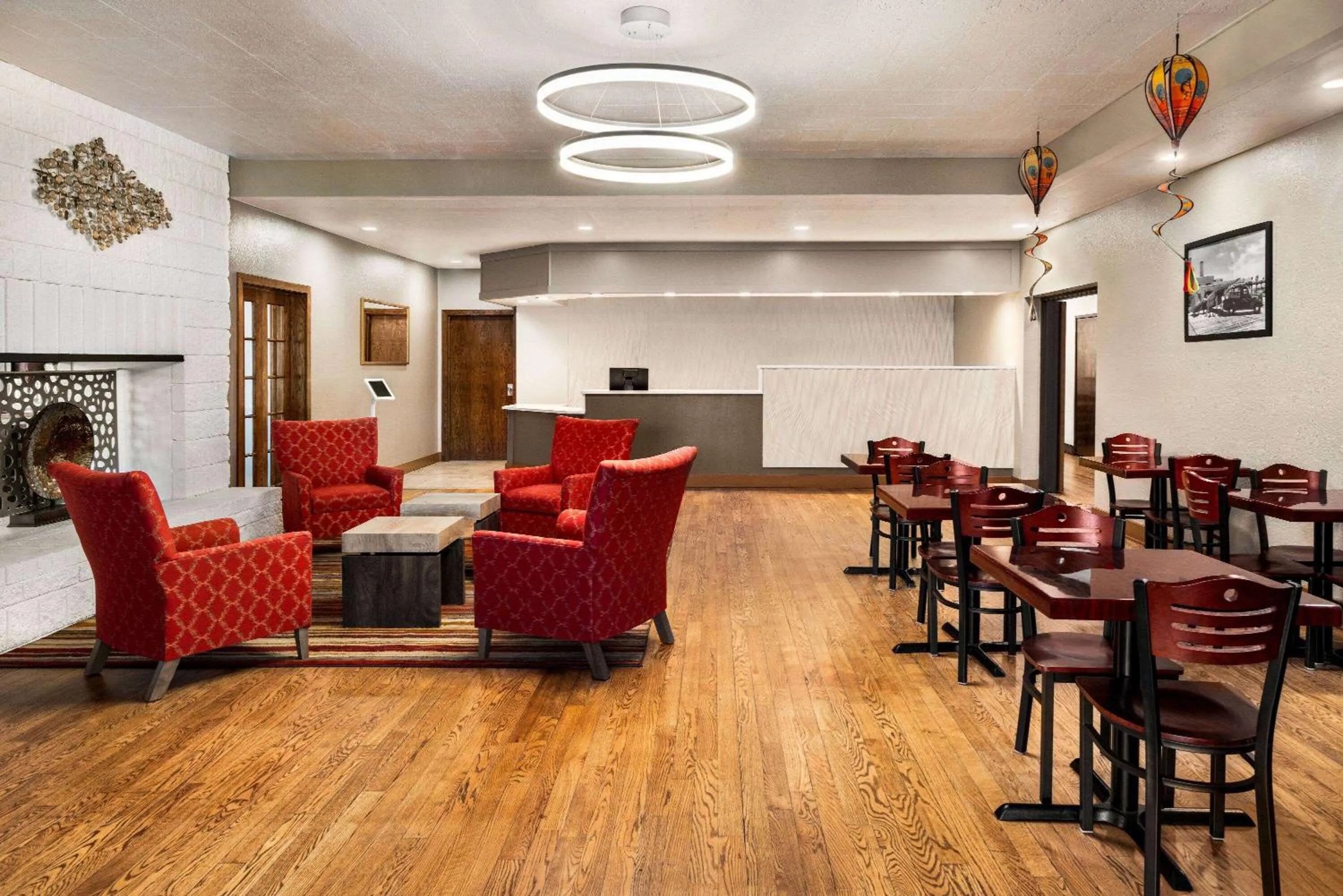 Lobby or reception in Ramada by Wyndham Albuquerque Airport