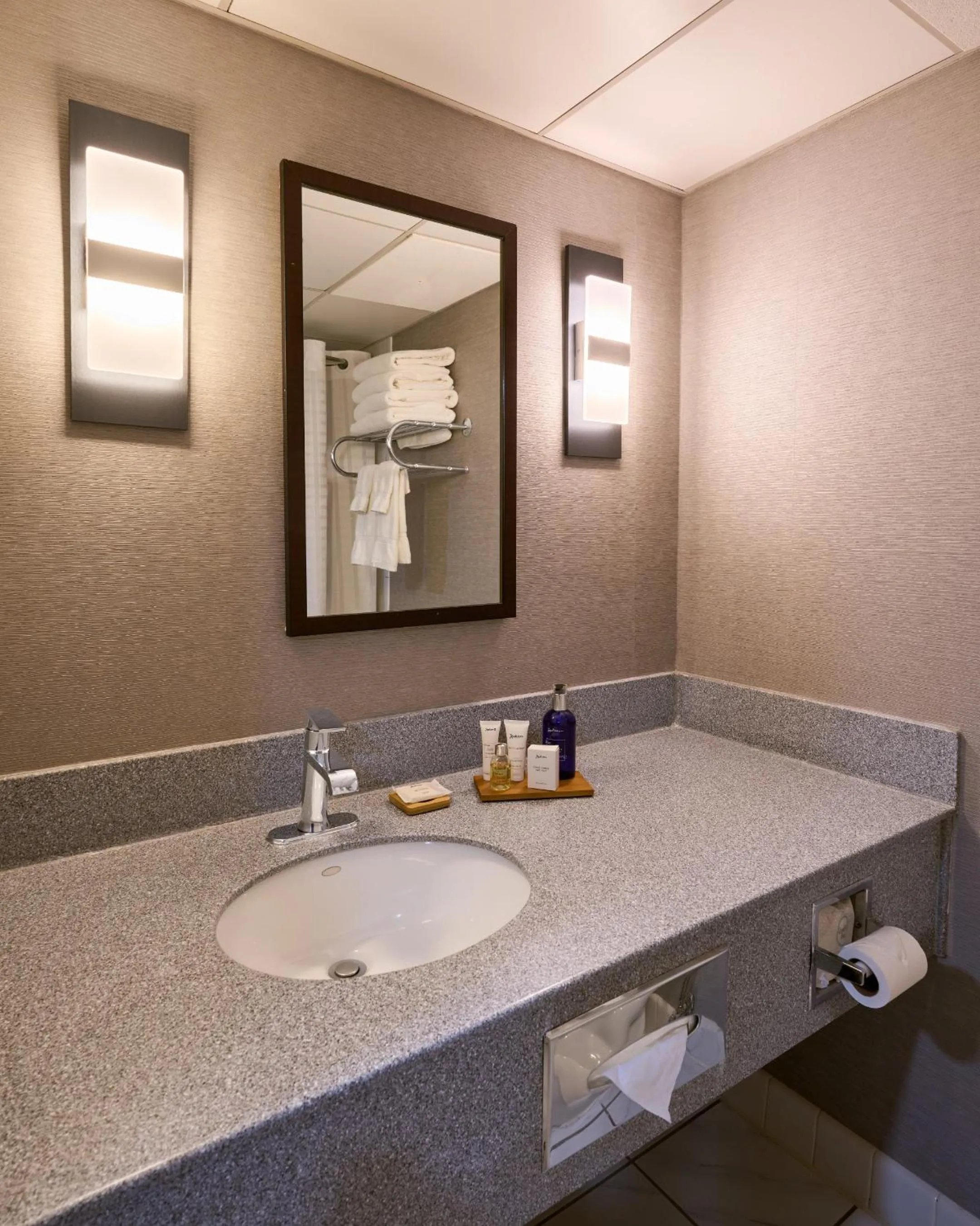 Bathroom in Radisson Hotel Hauppauge-Long Island