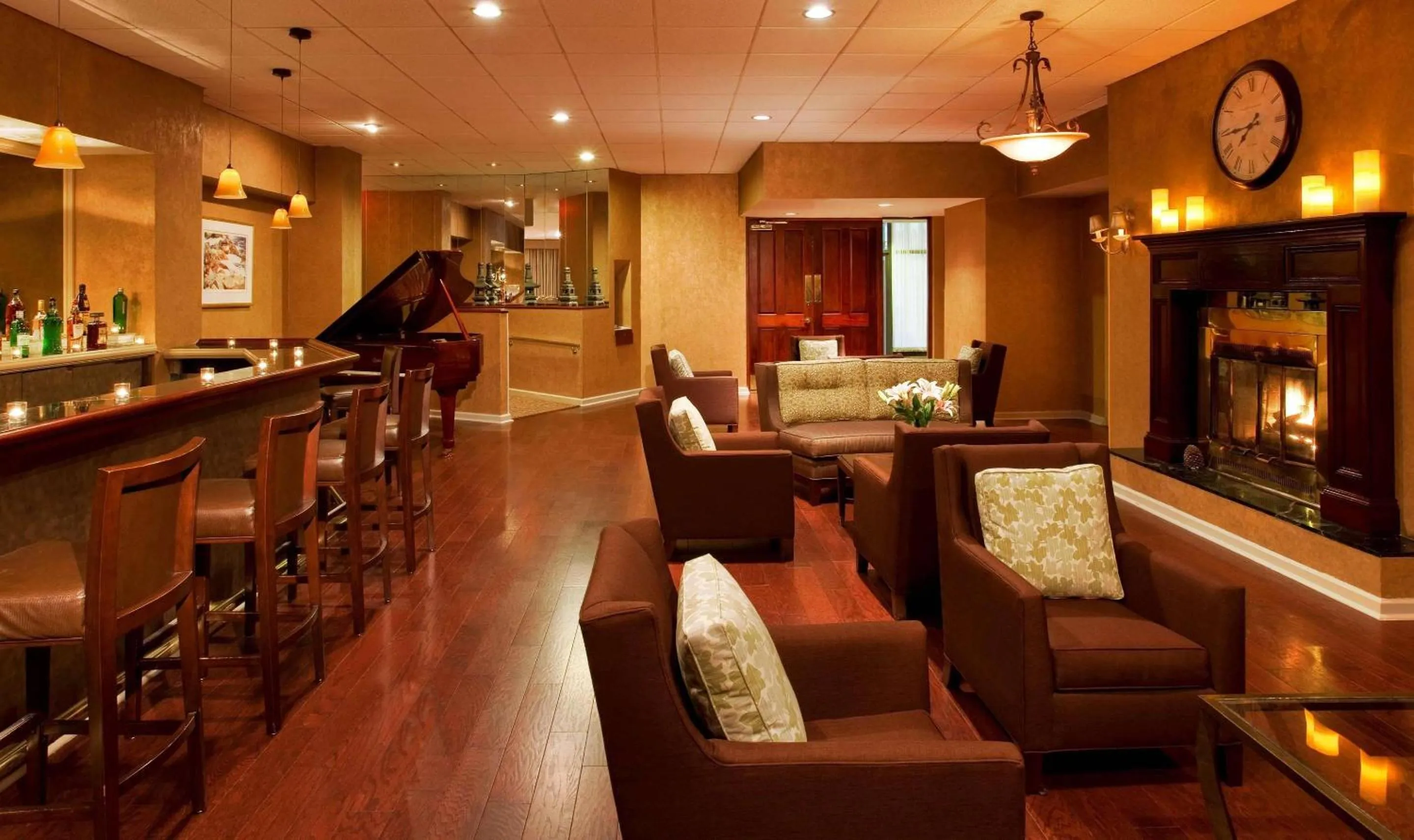 Lounge or bar in Radisson Hotel Hauppauge-Long Island