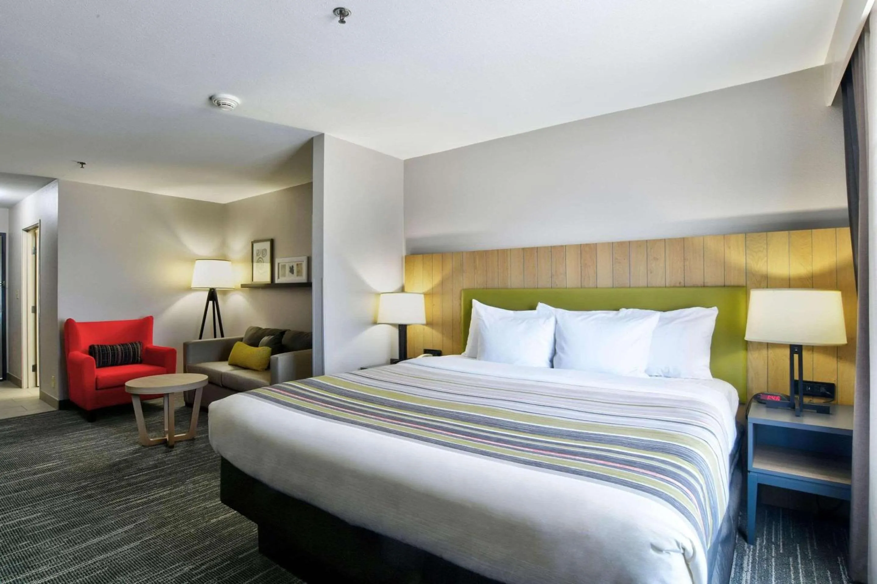 Bed in Country Inn & Suites by Radisson, Oklahoma City Airport, OK