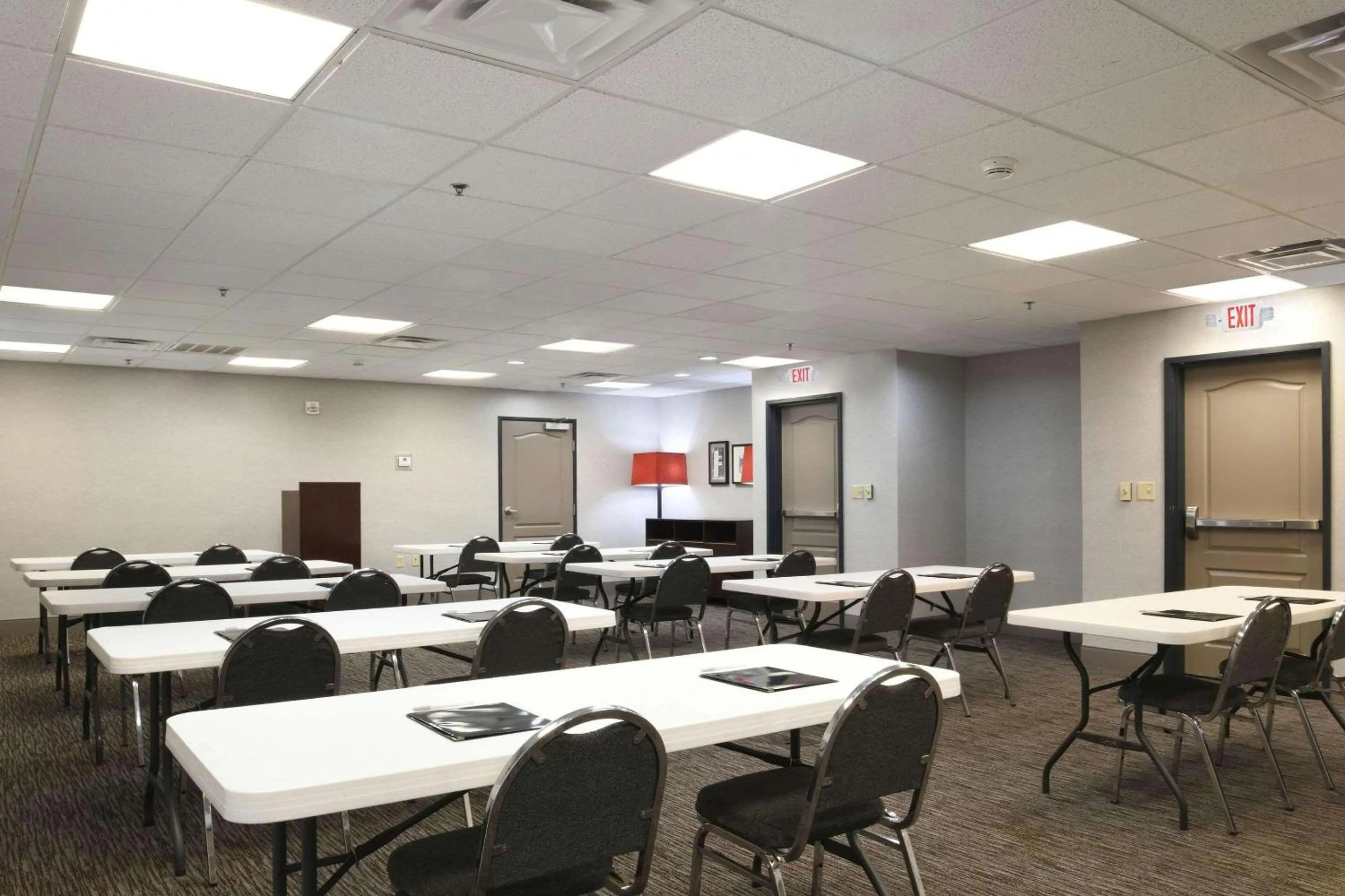 Meeting/conference room in Country Inn & Suites by Radisson, Oklahoma City Airport, OK