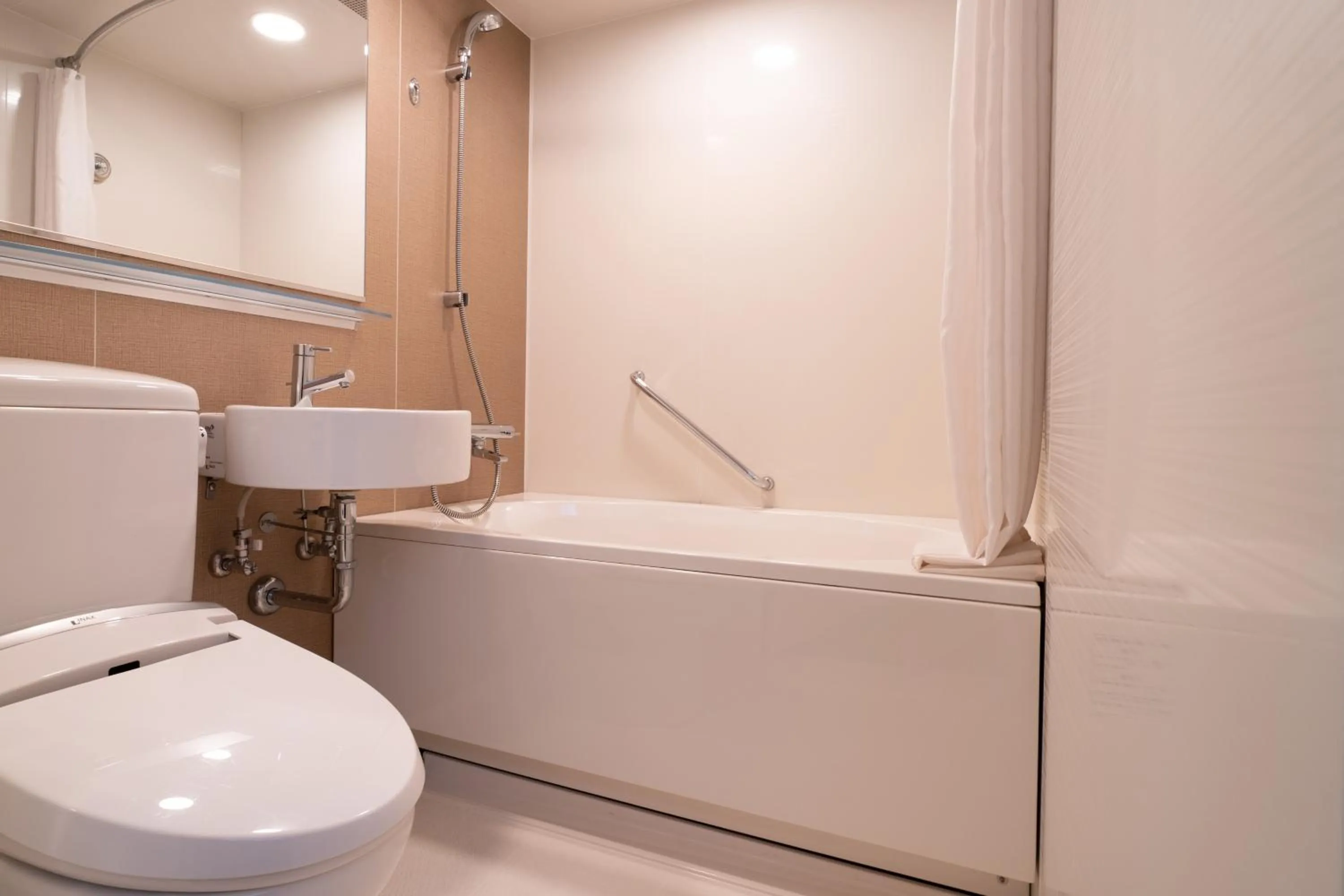 Shower in Hotel Vista Premio Kyoto Kawaramachi St