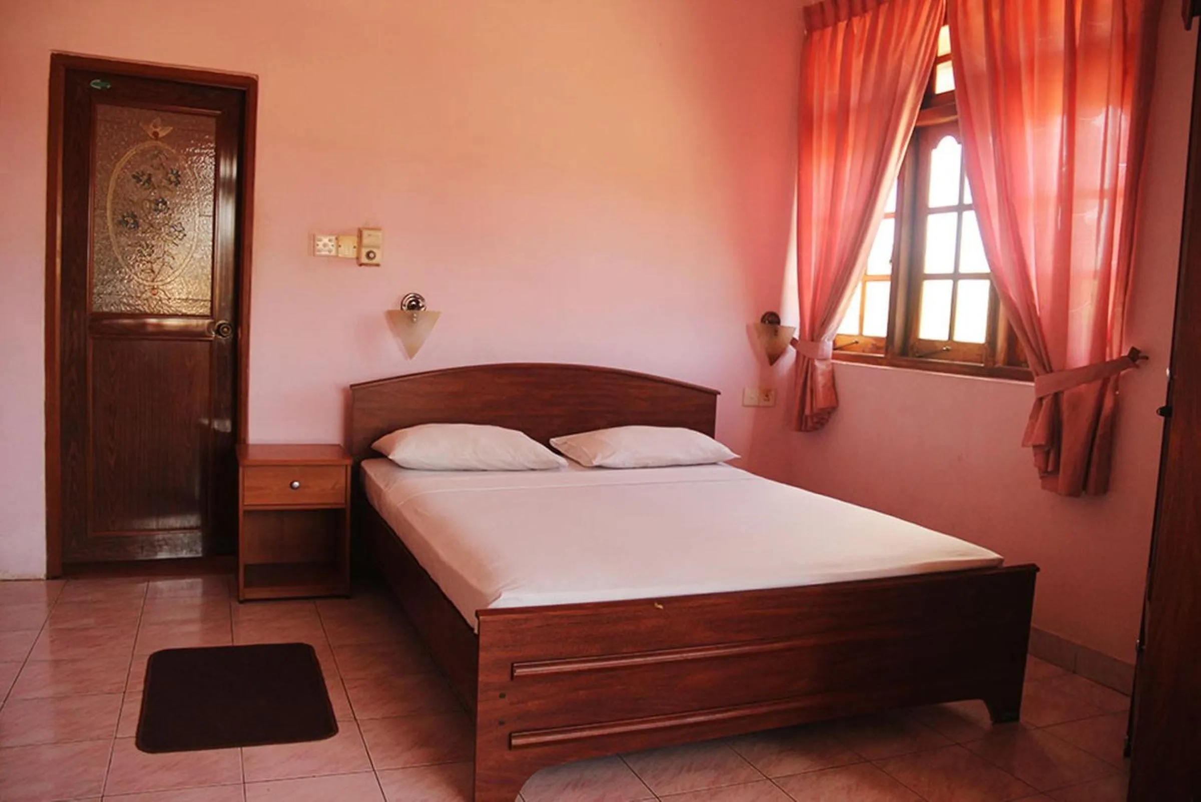 Bedroom, Bed in Hotel Red Rose