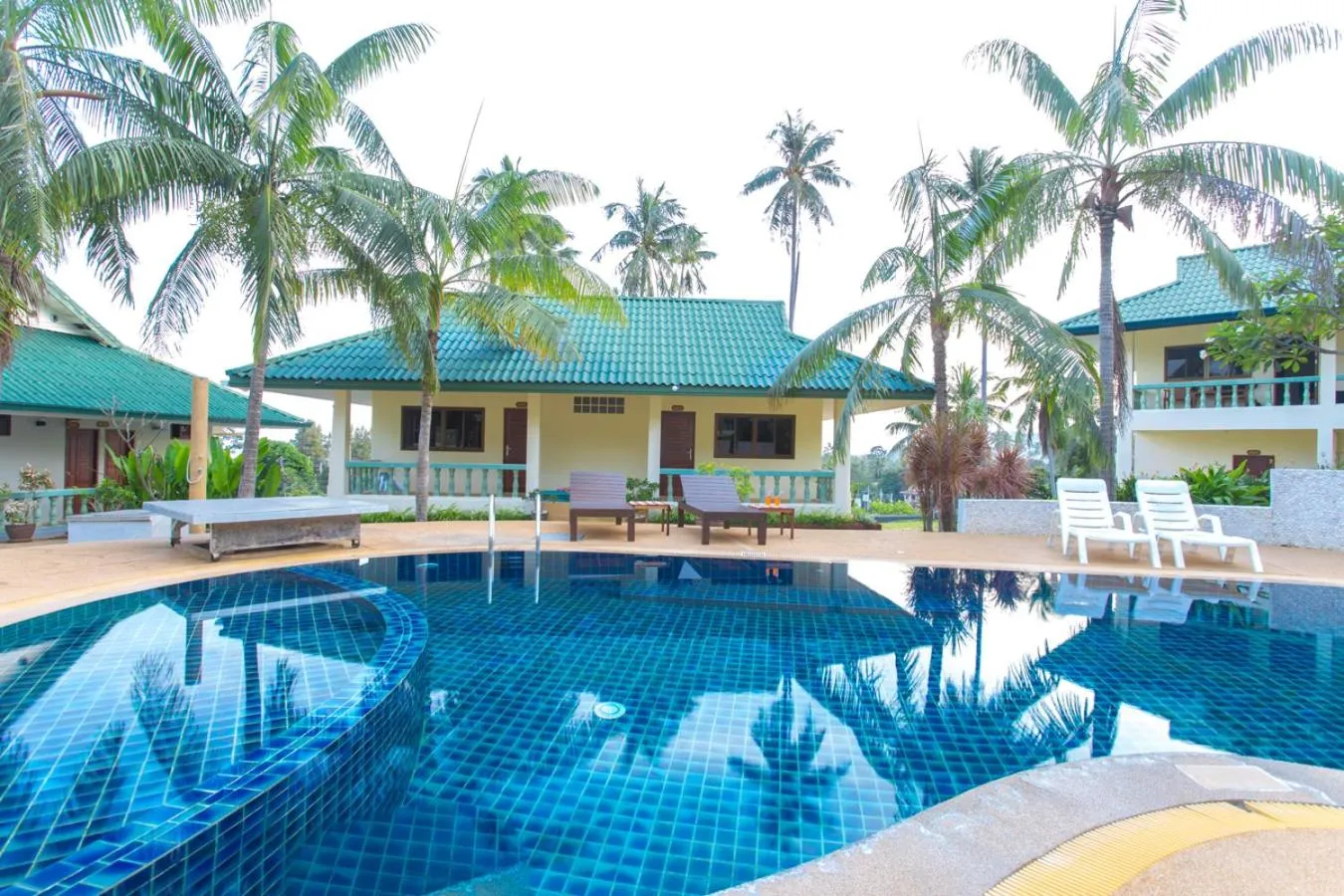 Swimming pool in Samui Reef View Resort