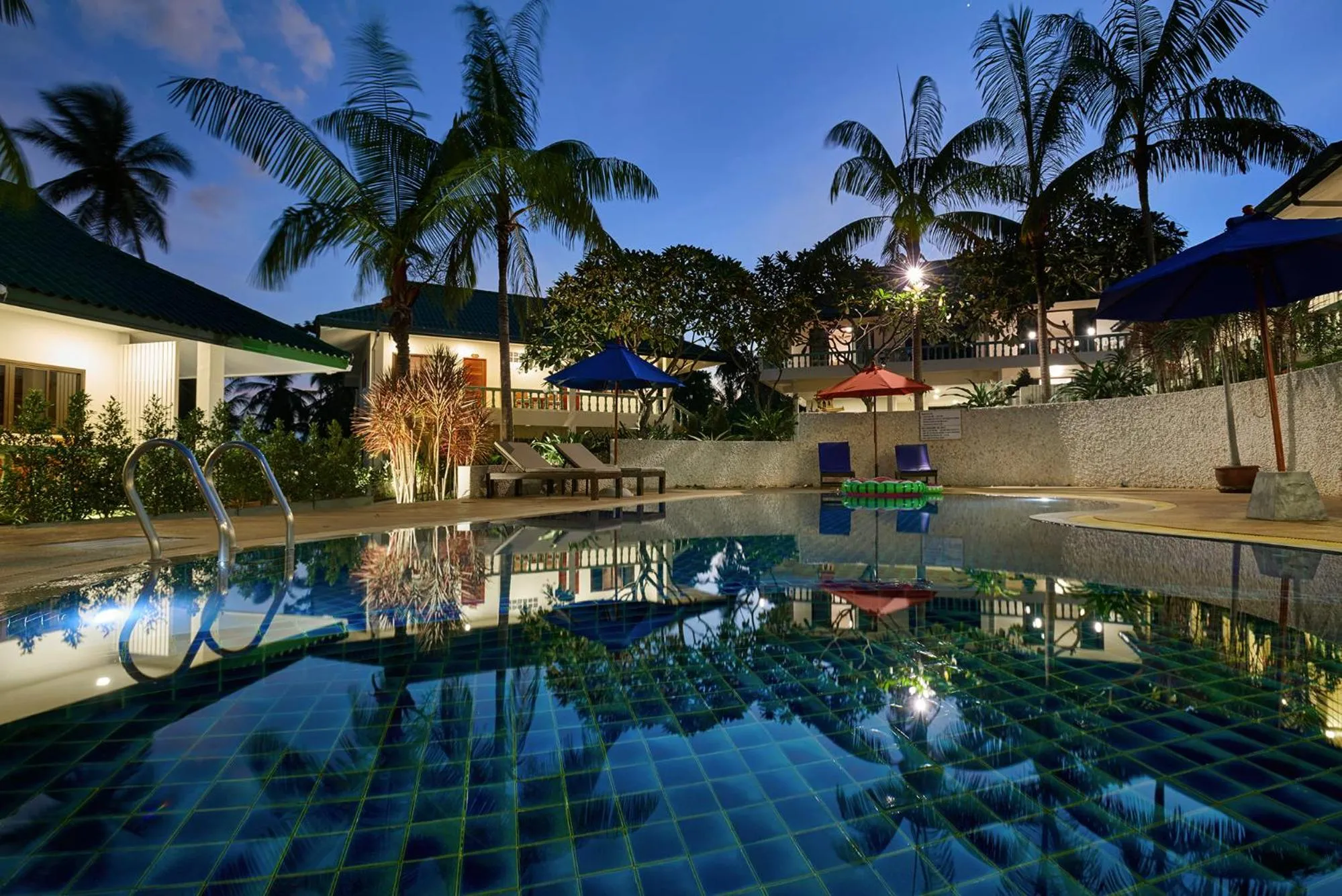 Swimming pool in Samui Reef View Resort