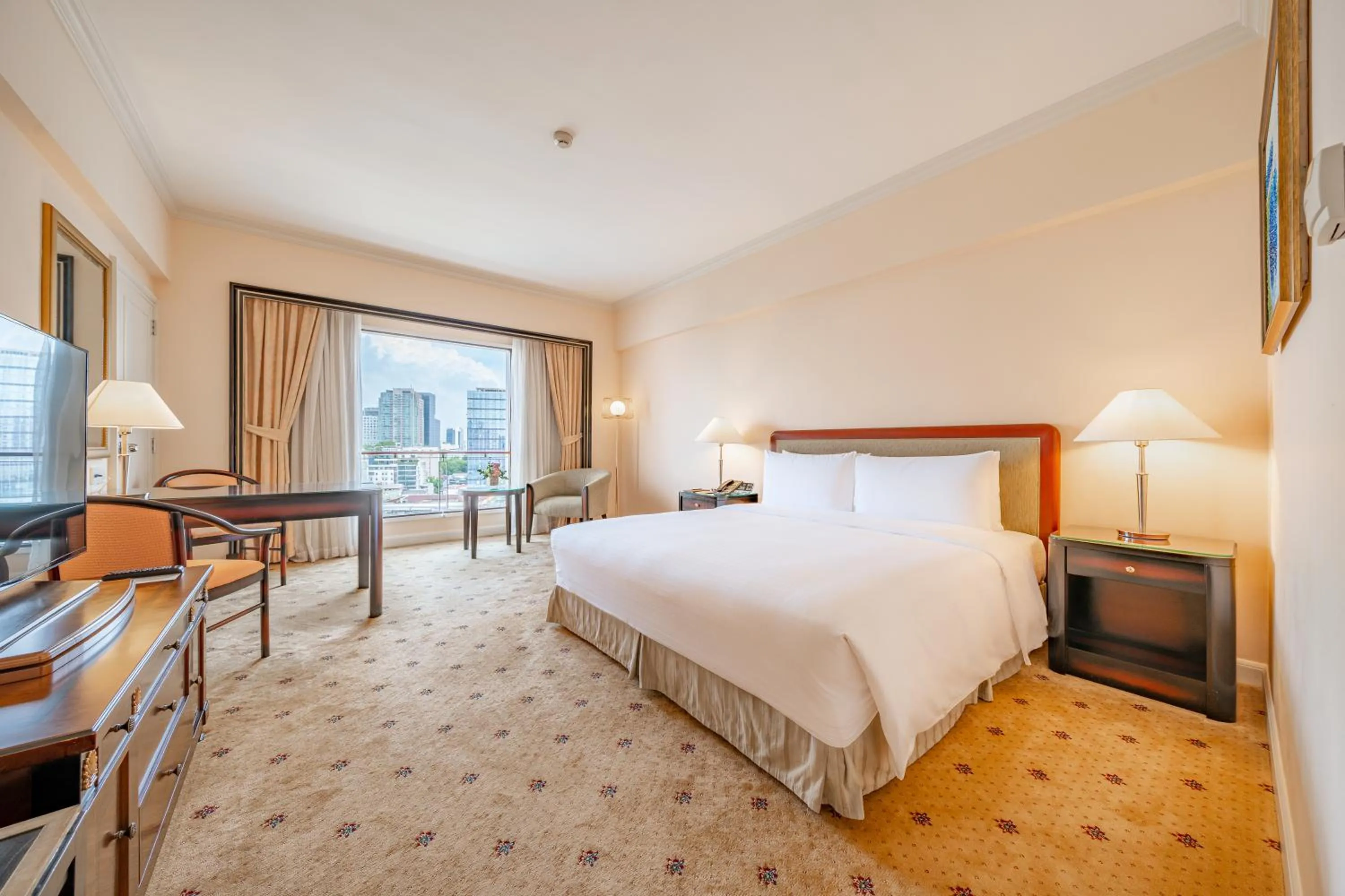 Bedroom, Bed in Lotte Hotel Saigon