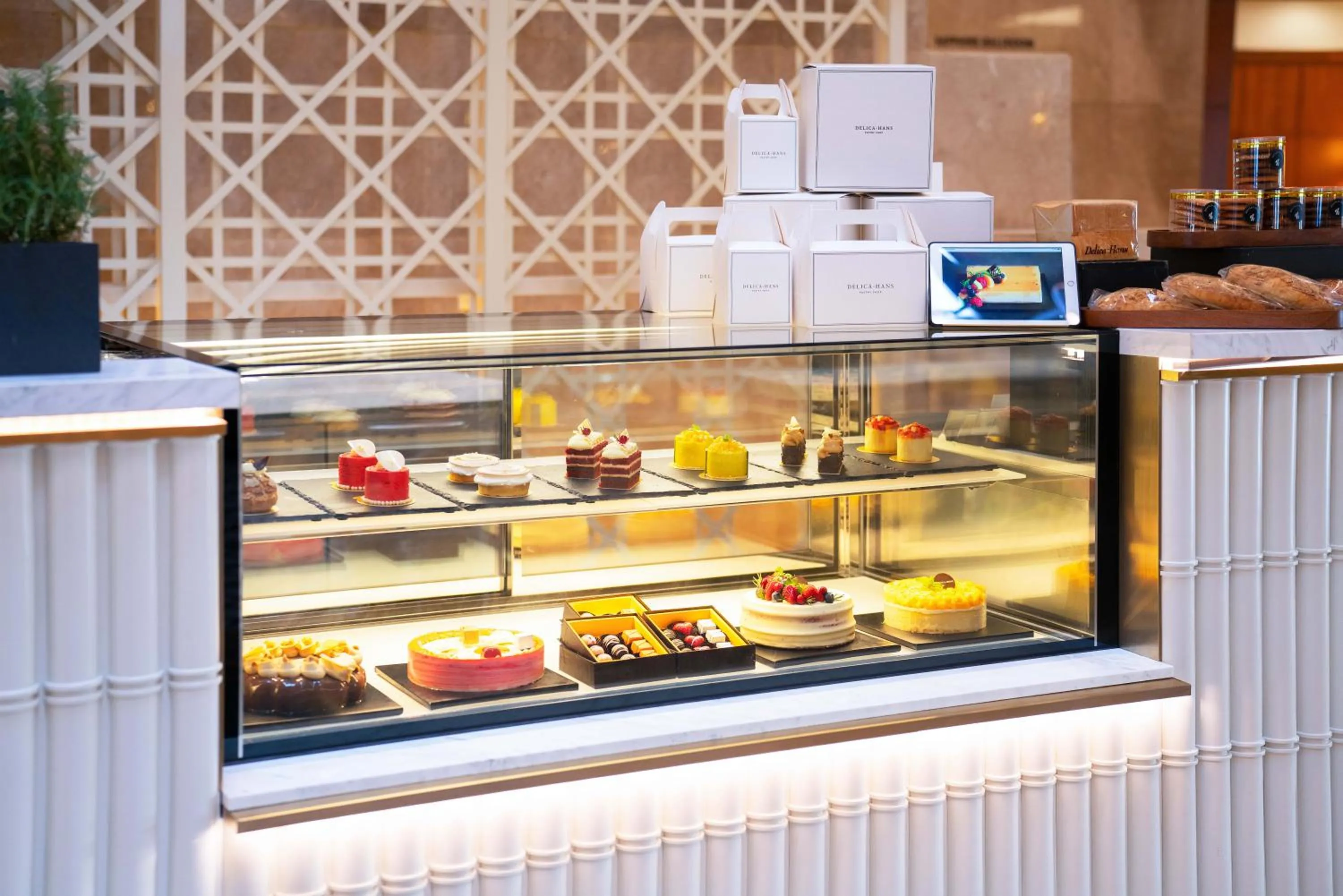 Lounge or bar in Lotte Hotel Saigon