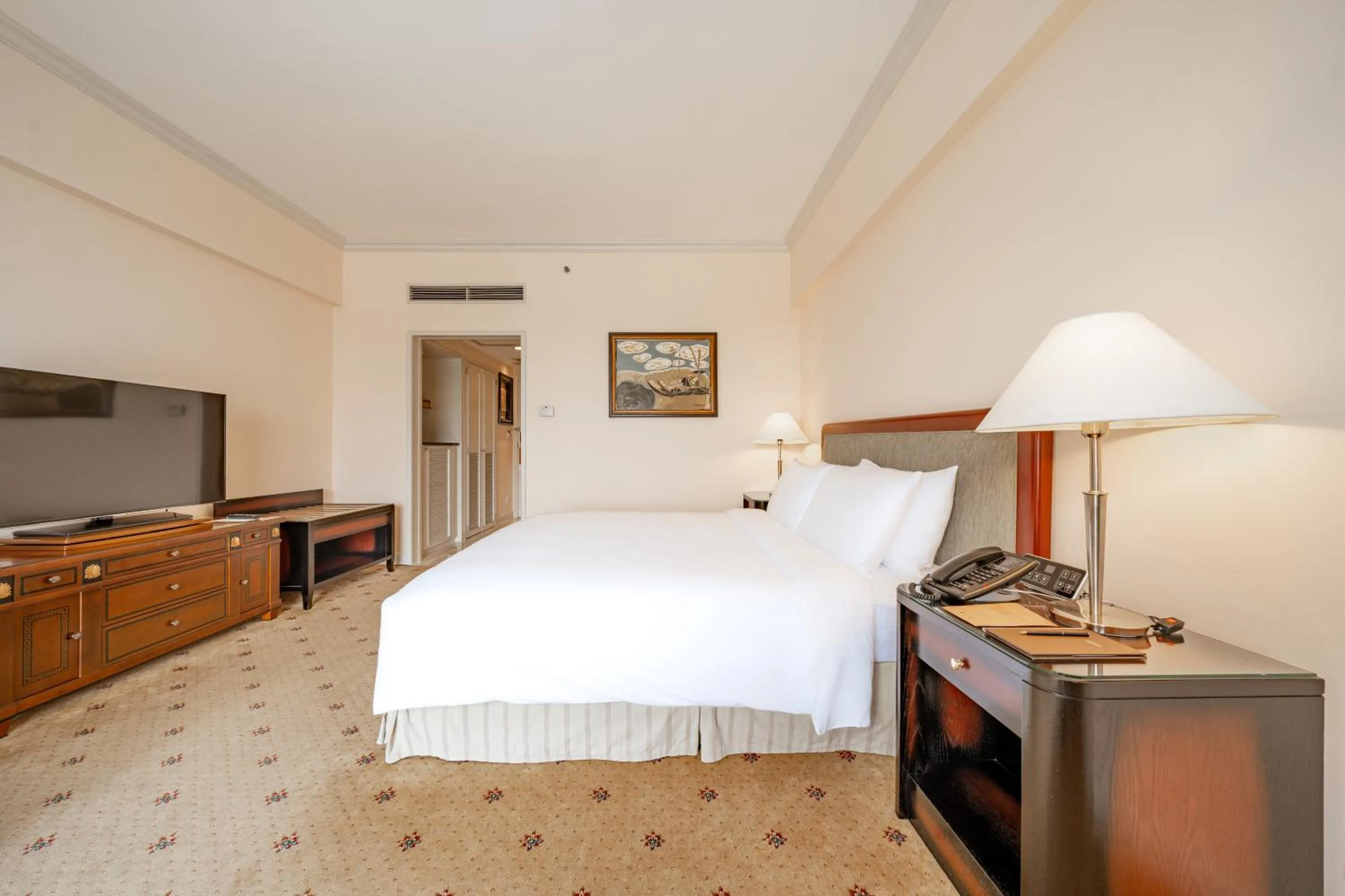 Bed in Lotte Hotel Saigon